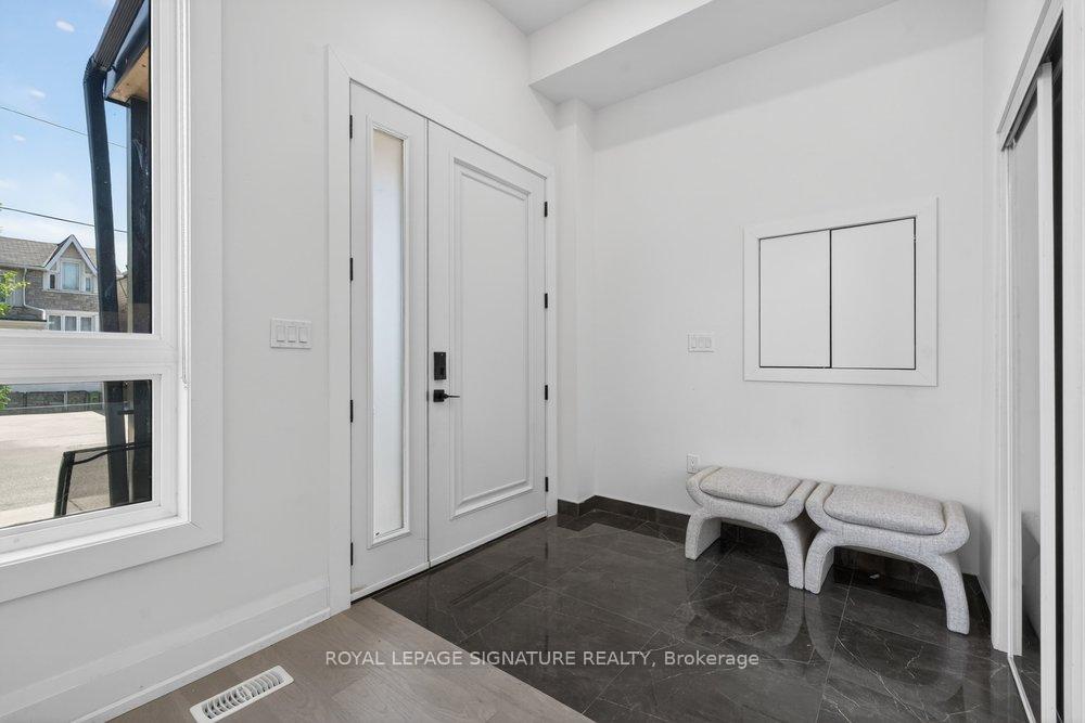 Photo 3 of 260 Dewhurst Boulevard N, Toronto, Danforth Village-East York — HOMEH