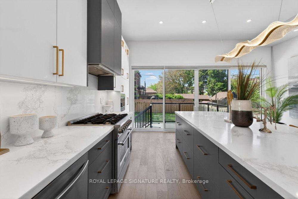 Photo 11 of 260 Dewhurst Boulevard N, Toronto, Danforth Village-East York — HOMEH