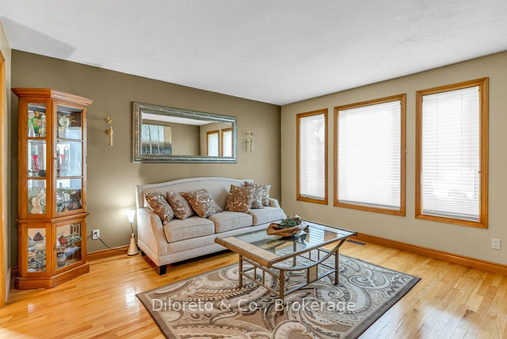 Photo 6 of 28 Foxwood Crescent, Guelph, Kortright Hills — HOMEH