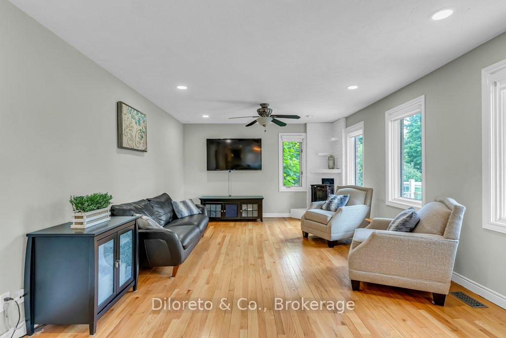 Photo 18 of 28 Foxwood Crescent, Guelph, Kortright Hills — HOMEH