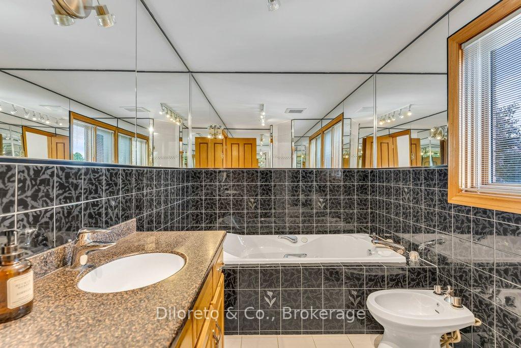 Photo 33 of 28 Foxwood Crescent, Guelph, Kortright Hills — HOMEH