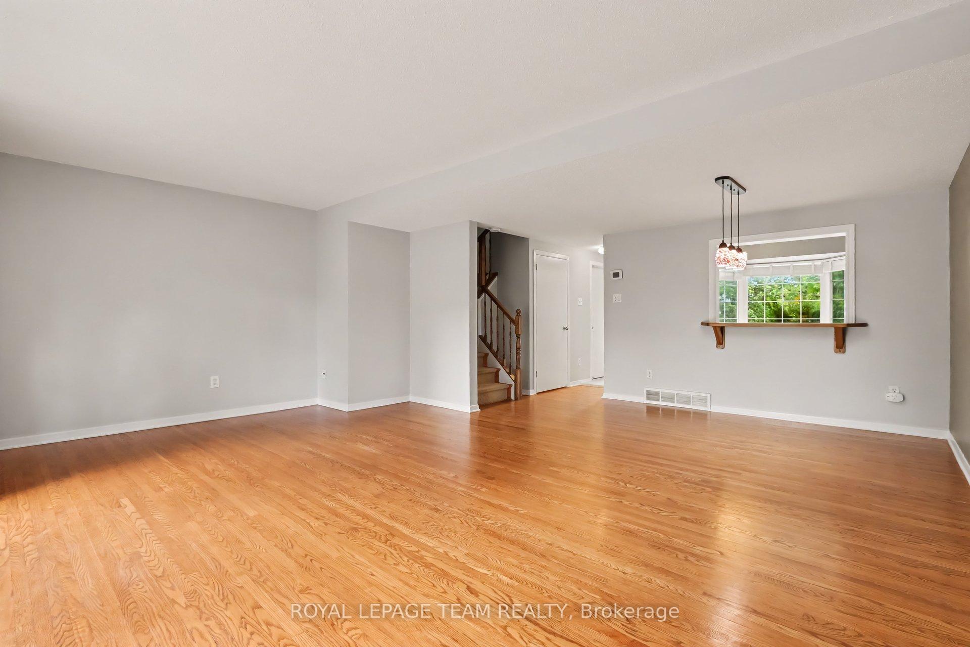 Photo 3 of 1377 Guthrie Street, Ottawa, Leslie Park — HOMEH