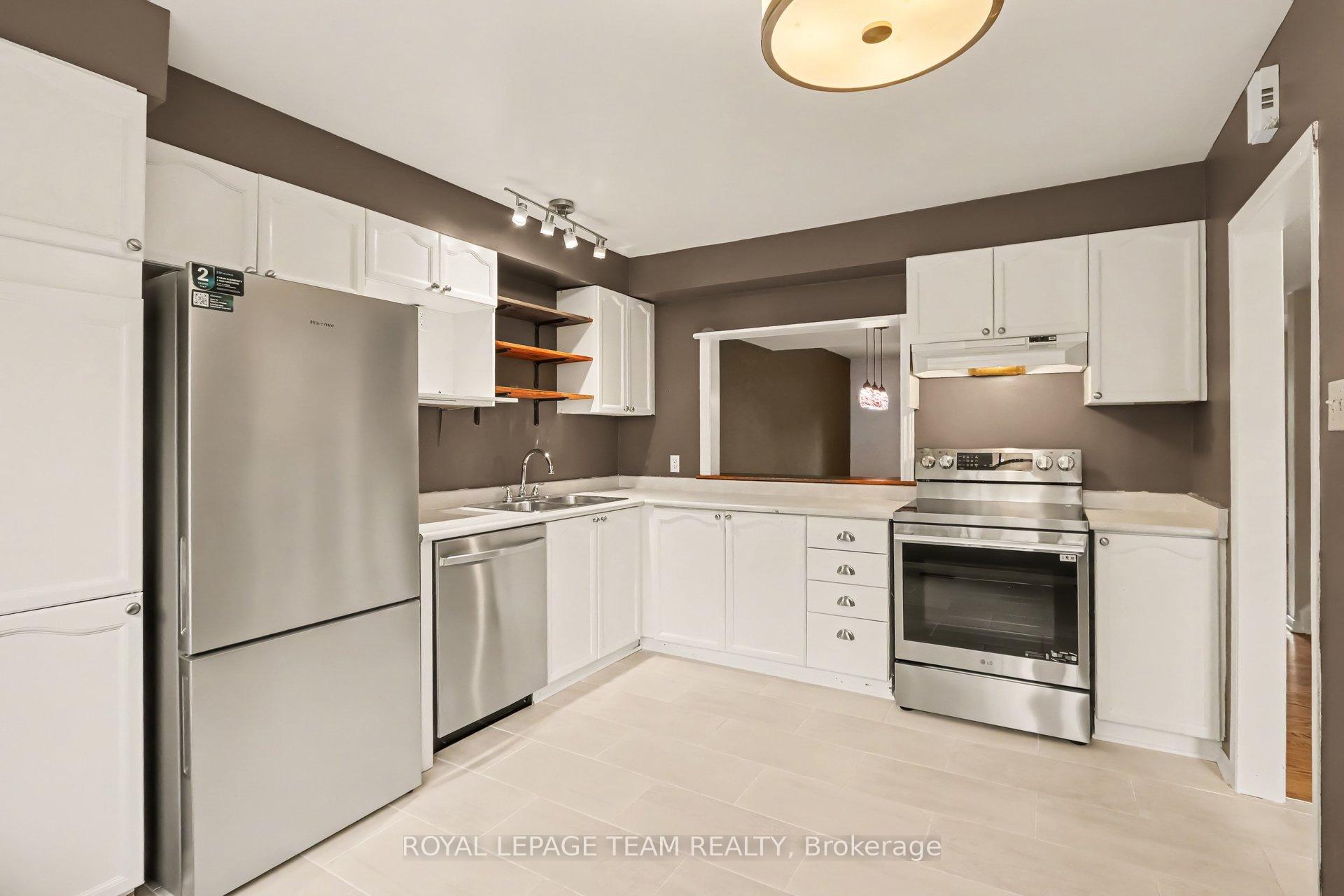 Photo 5 of 1377 Guthrie Street, Ottawa, Leslie Park — HOMEH