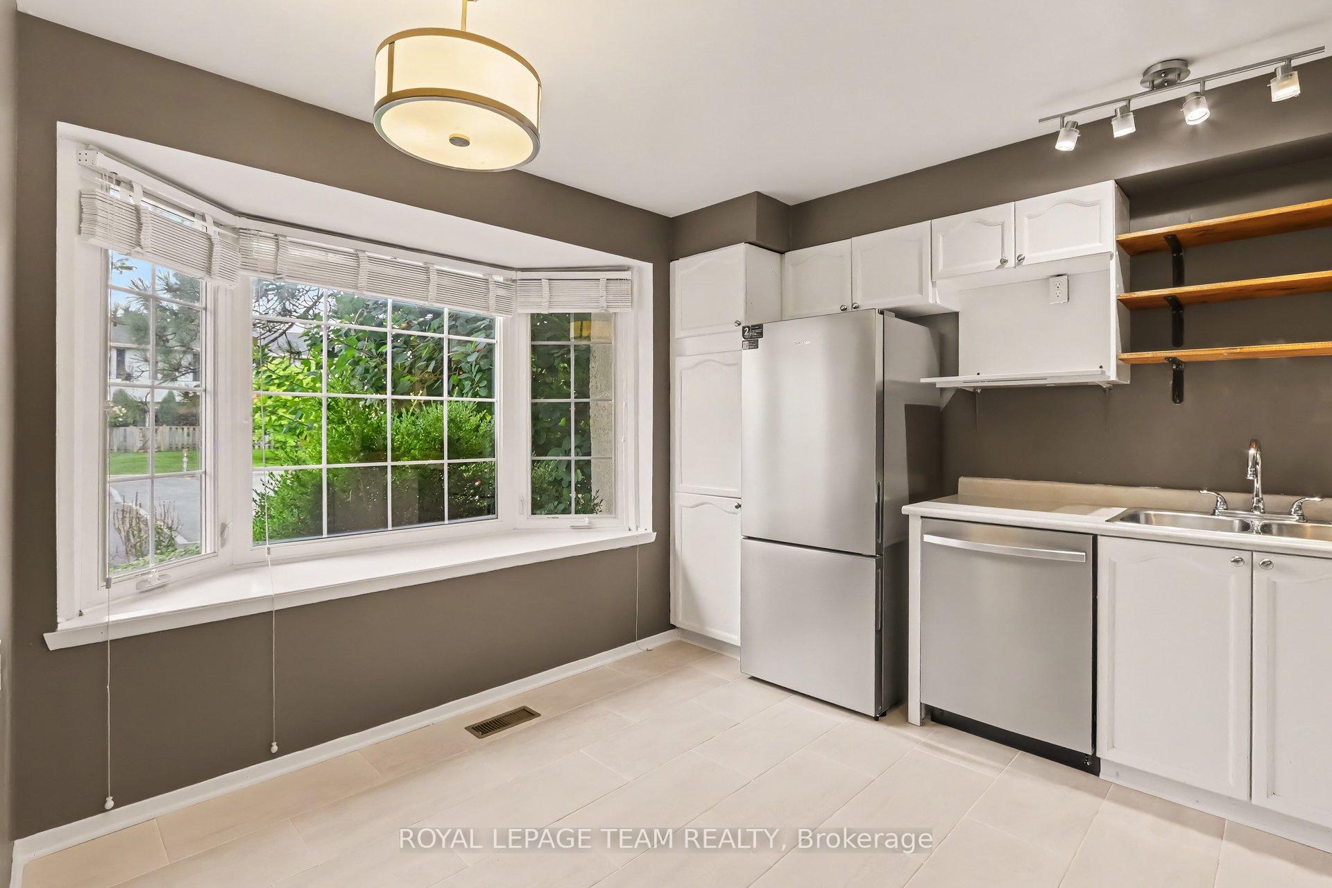 Photo 6 of 1377 Guthrie Street, Ottawa, Leslie Park — HOMEH