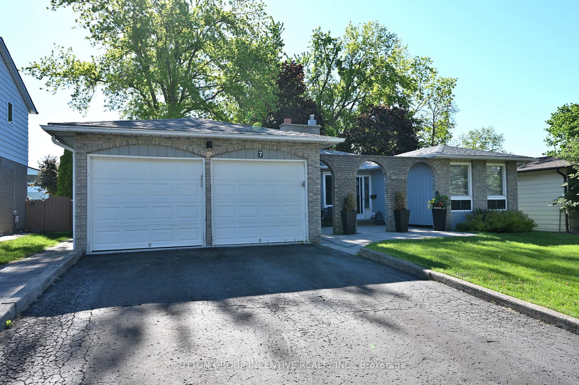 Photo 3 of 7 Huron Street, Barrie, North Shore — HOMEH