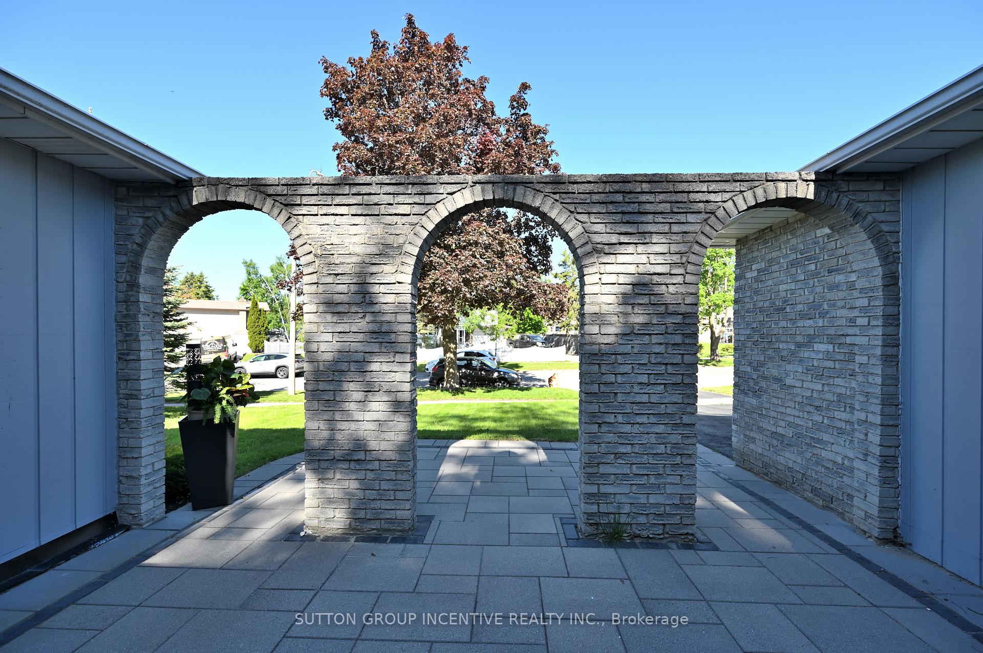 Photo 5 of 7 Huron Street, Barrie, North Shore — HOMEH