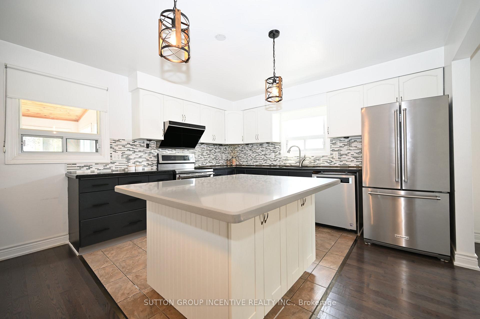 Photo 12 of 7 Huron Street, Barrie, North Shore — HOMEH