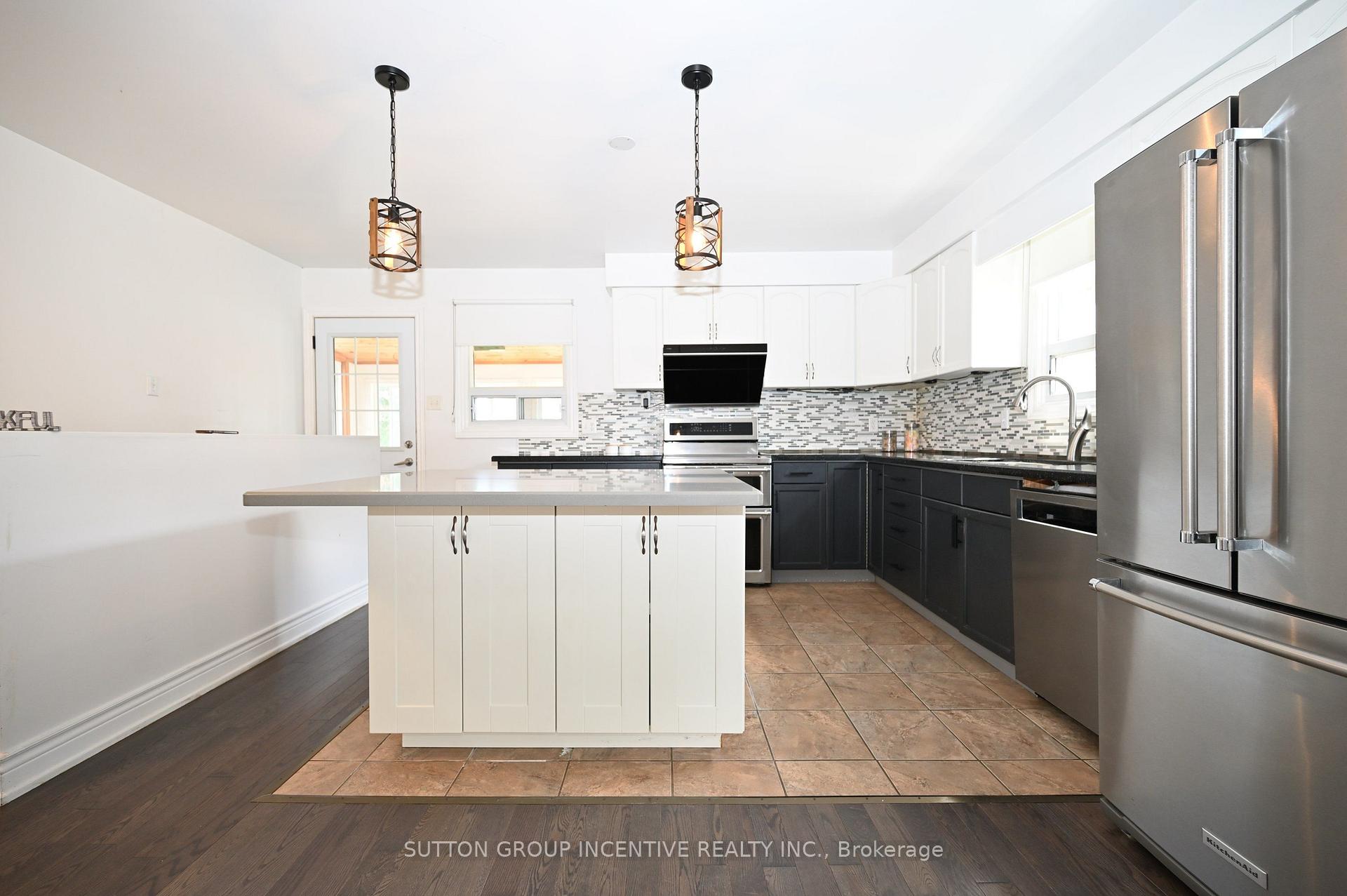Photo 14 of 7 Huron Street, Barrie, North Shore — HOMEH