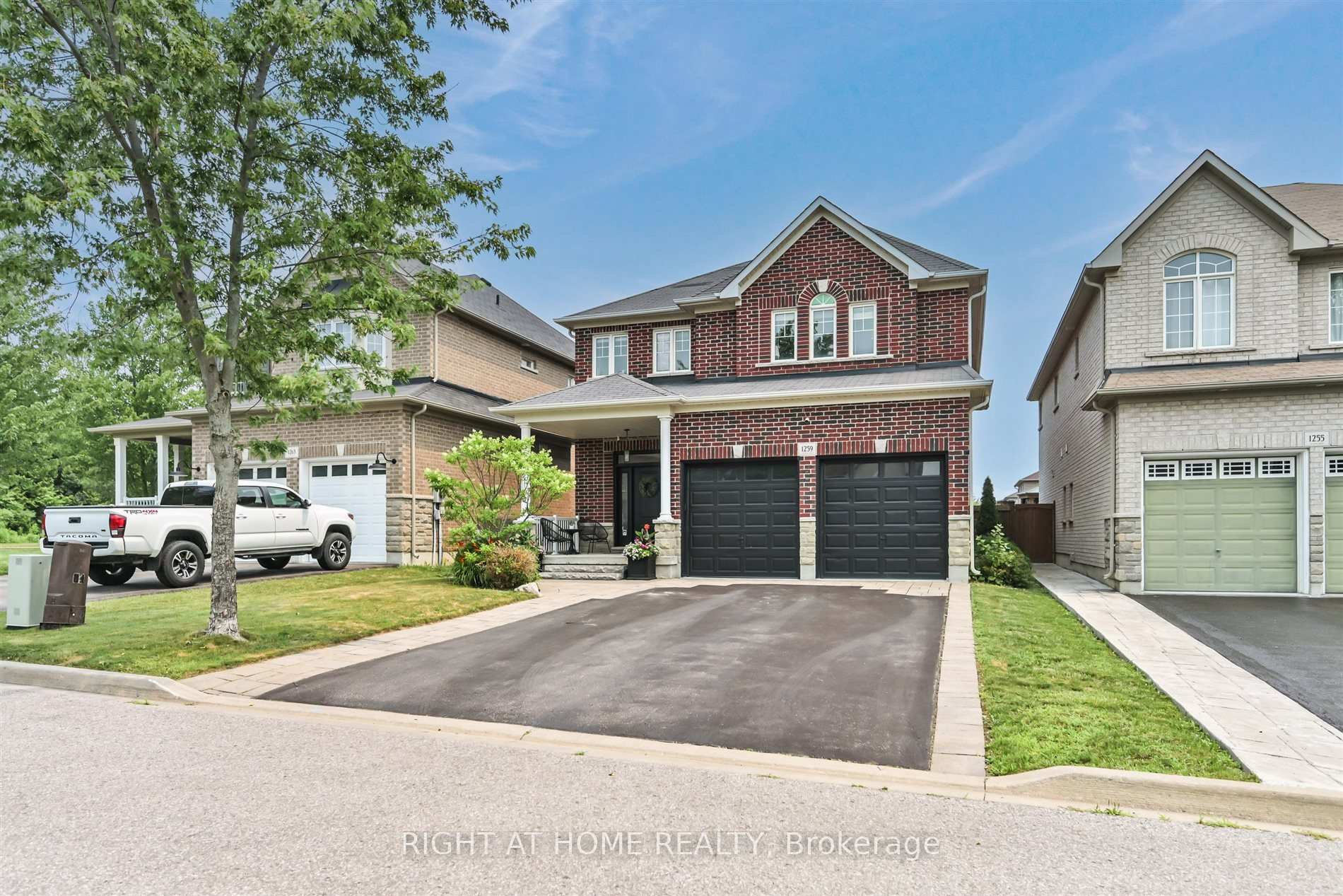 Photo 2 of 1259 Aldsworth Crescent, Oshawa, Eastdale — HOMEH