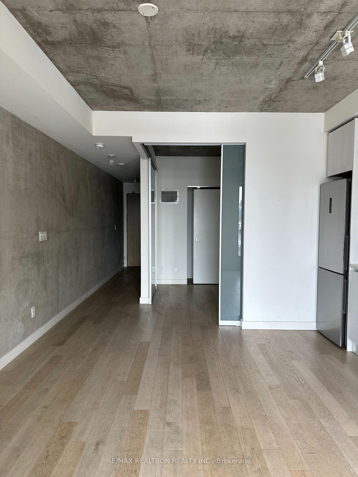 Photo 6 of Unit 410, 111 Bathurst Street, Toronto, Waterfront Communities — HOMEH
