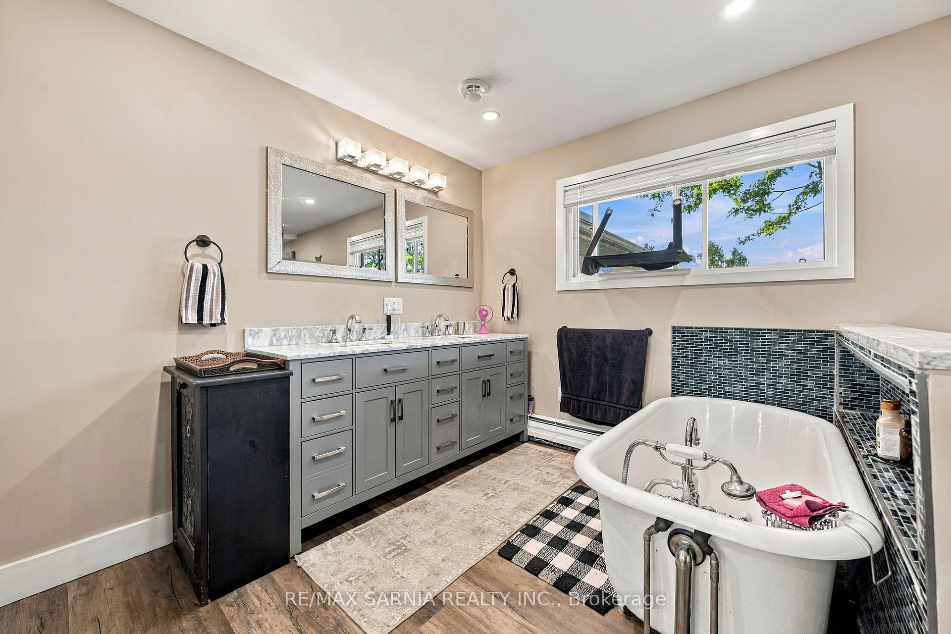 Photo 19 of 1186 St. Clair Parkway, St. Clair — HOMEH