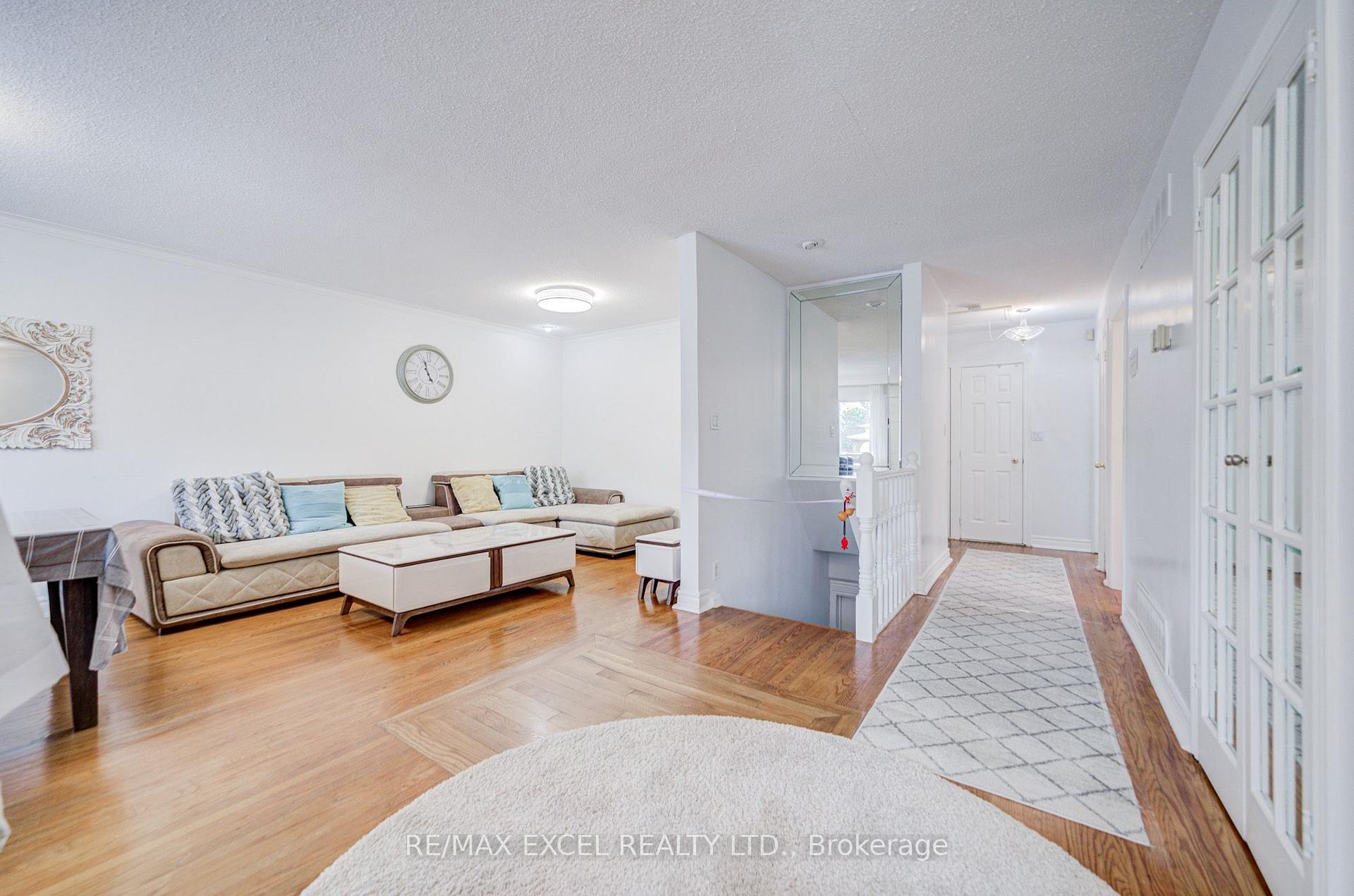 Photo 10 of 155 Edmonton Drive, North York, Pleasant View — HOMEH