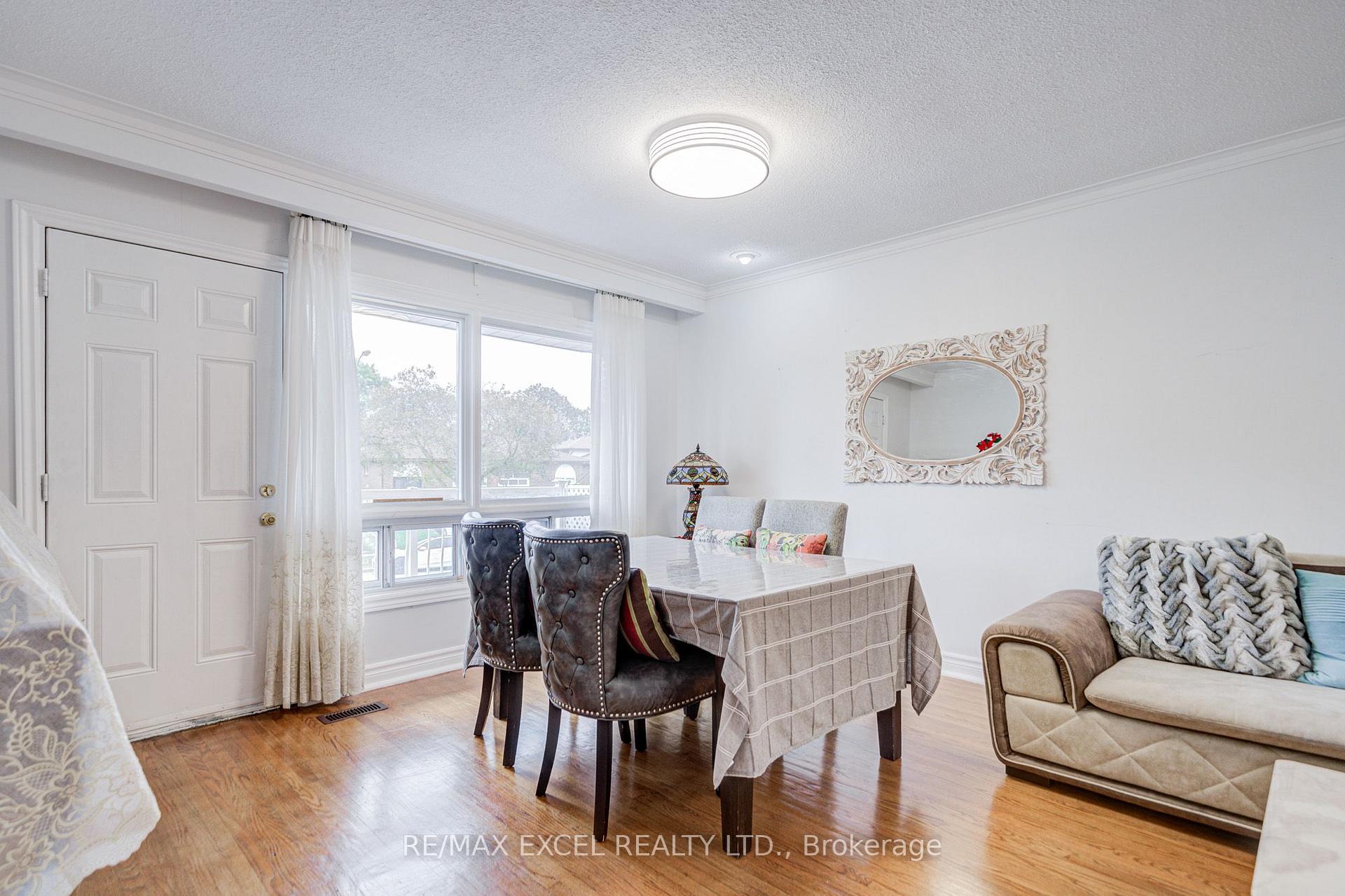 Photo 18 of 155 Edmonton Drive, North York, Pleasant View — HOMEH