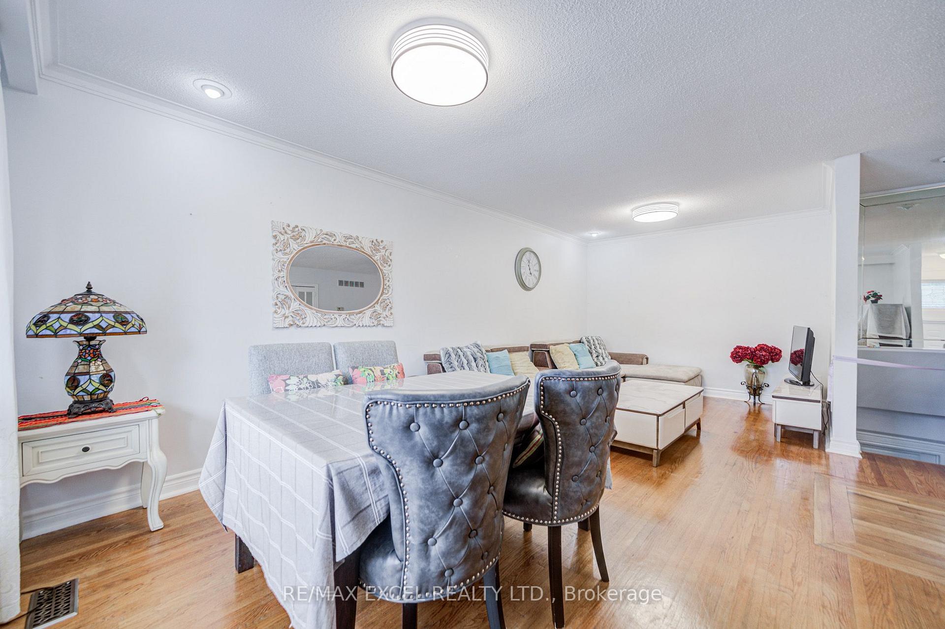 Photo 24 of 155 Edmonton Drive, North York, Pleasant View — HOMEH