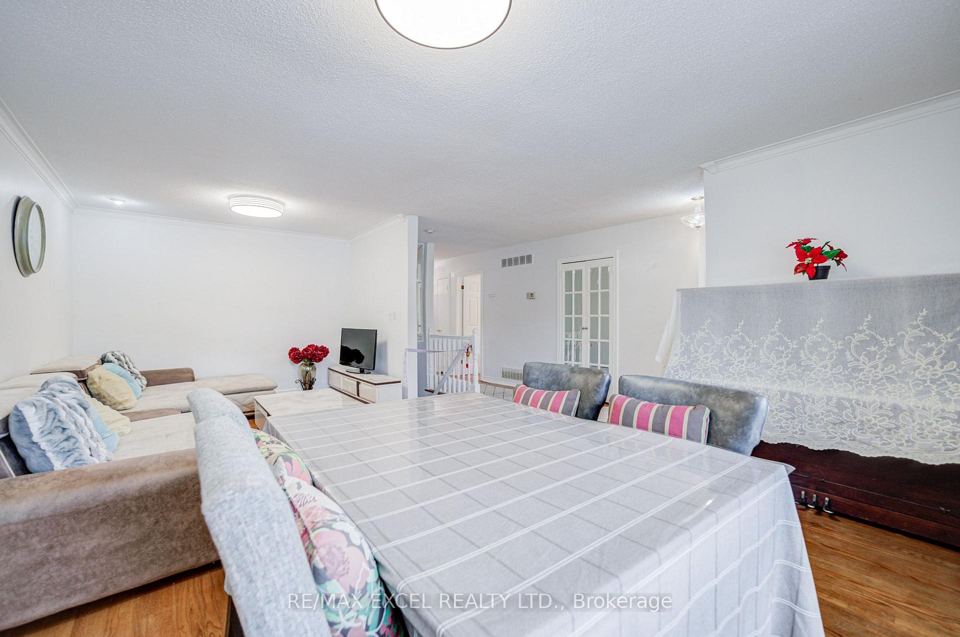 Photo 29 of 155 Edmonton Drive, North York, Pleasant View — HOMEH