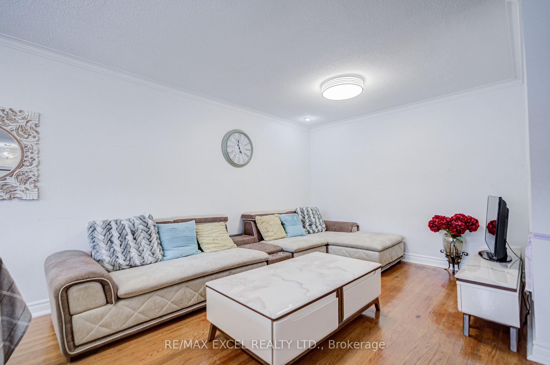 Photo 30 of 155 Edmonton Drive, North York, Pleasant View — HOMEH