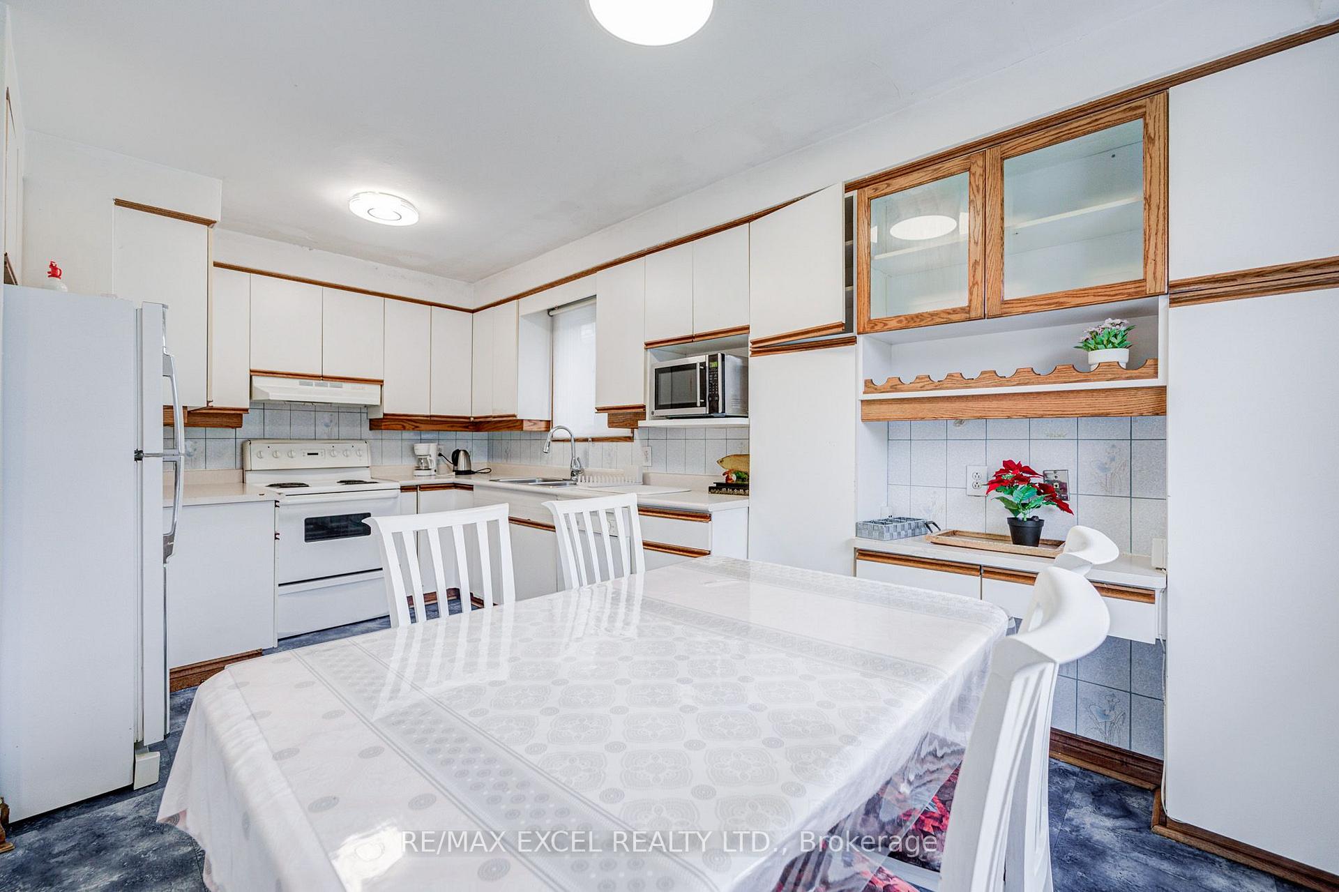 Photo 41 of 155 Edmonton Drive, North York, Pleasant View — HOMEH