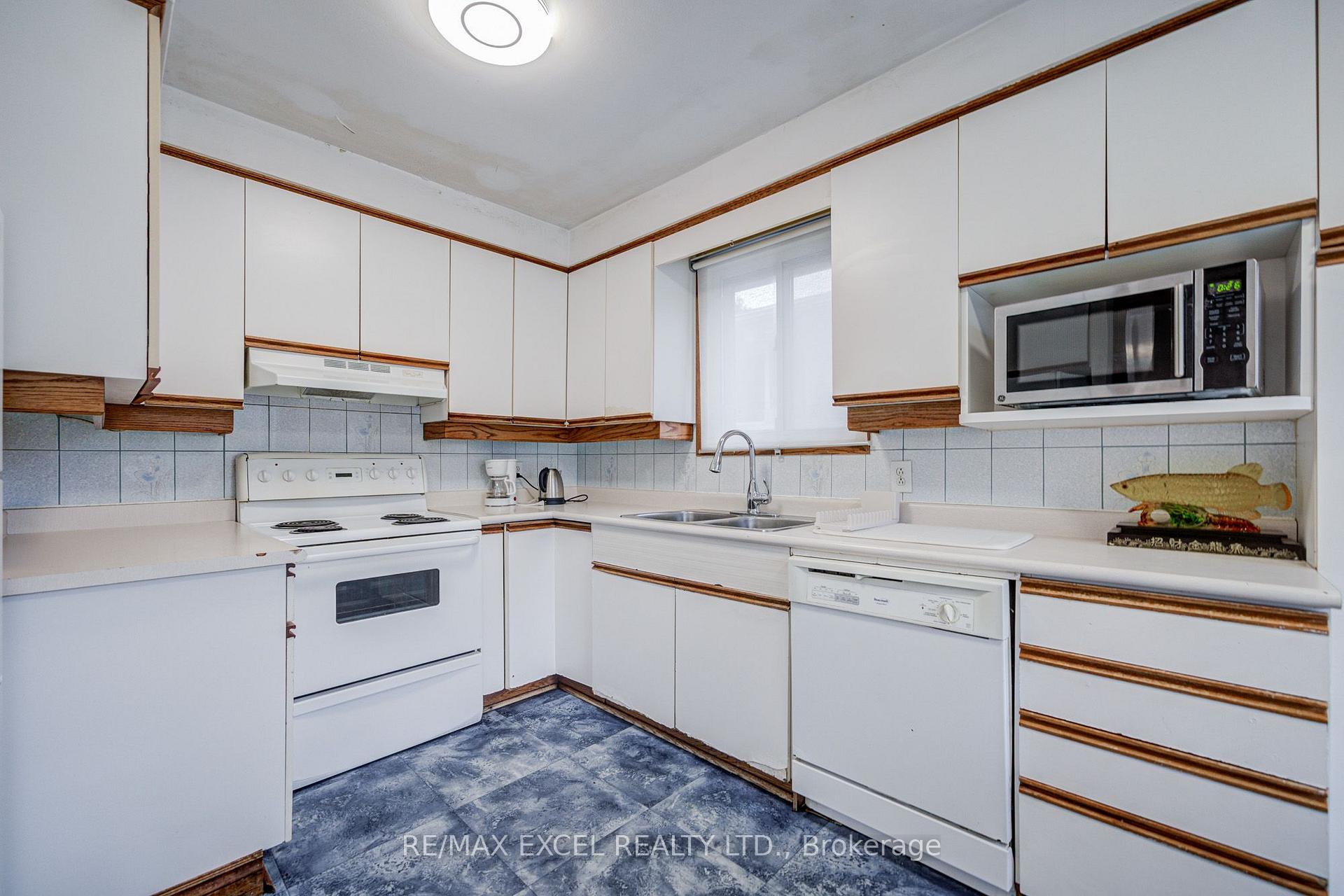 Photo 49 of 155 Edmonton Drive, North York, Pleasant View — HOMEH