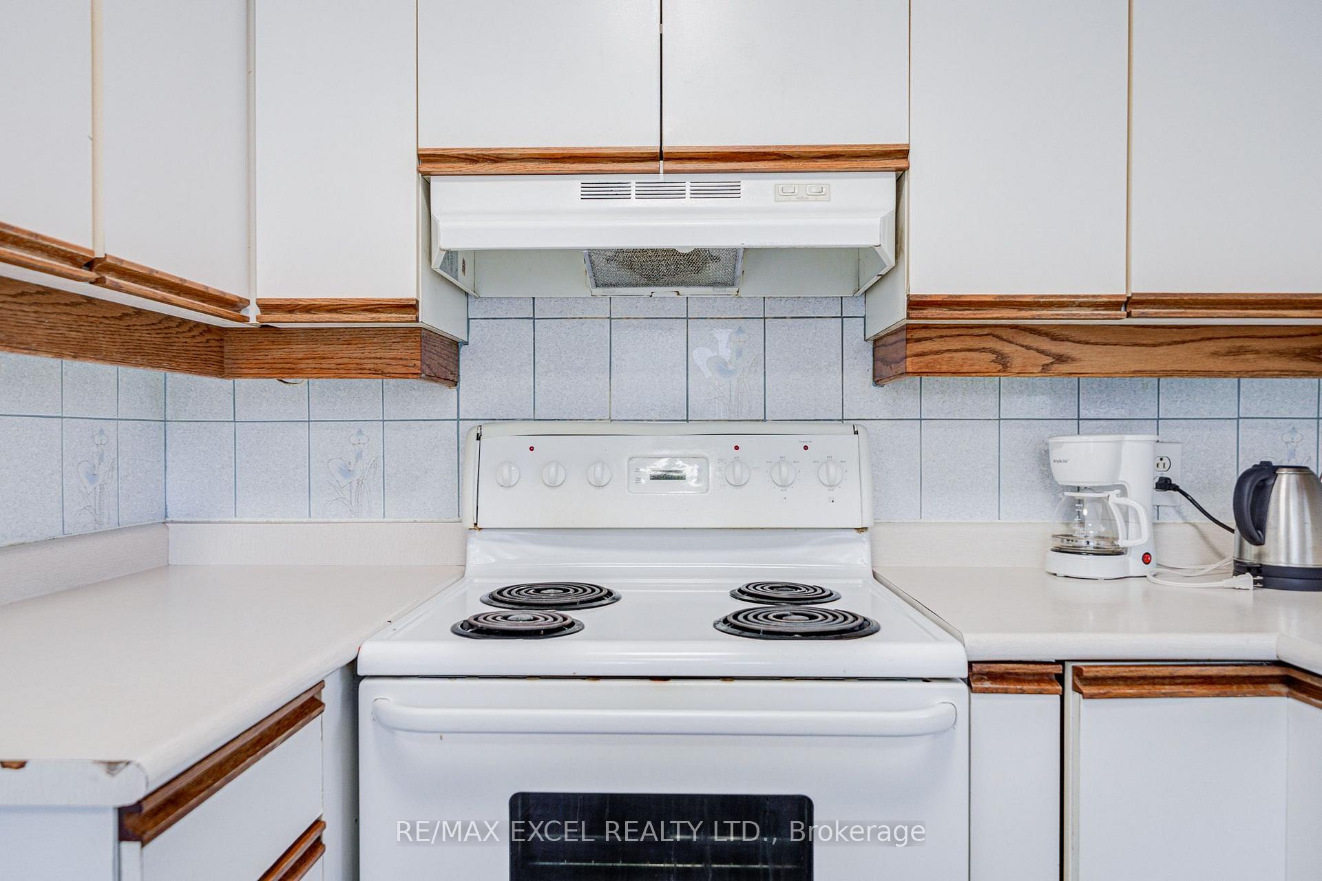 Photo 50 of 155 Edmonton Drive, North York, Pleasant View — HOMEH