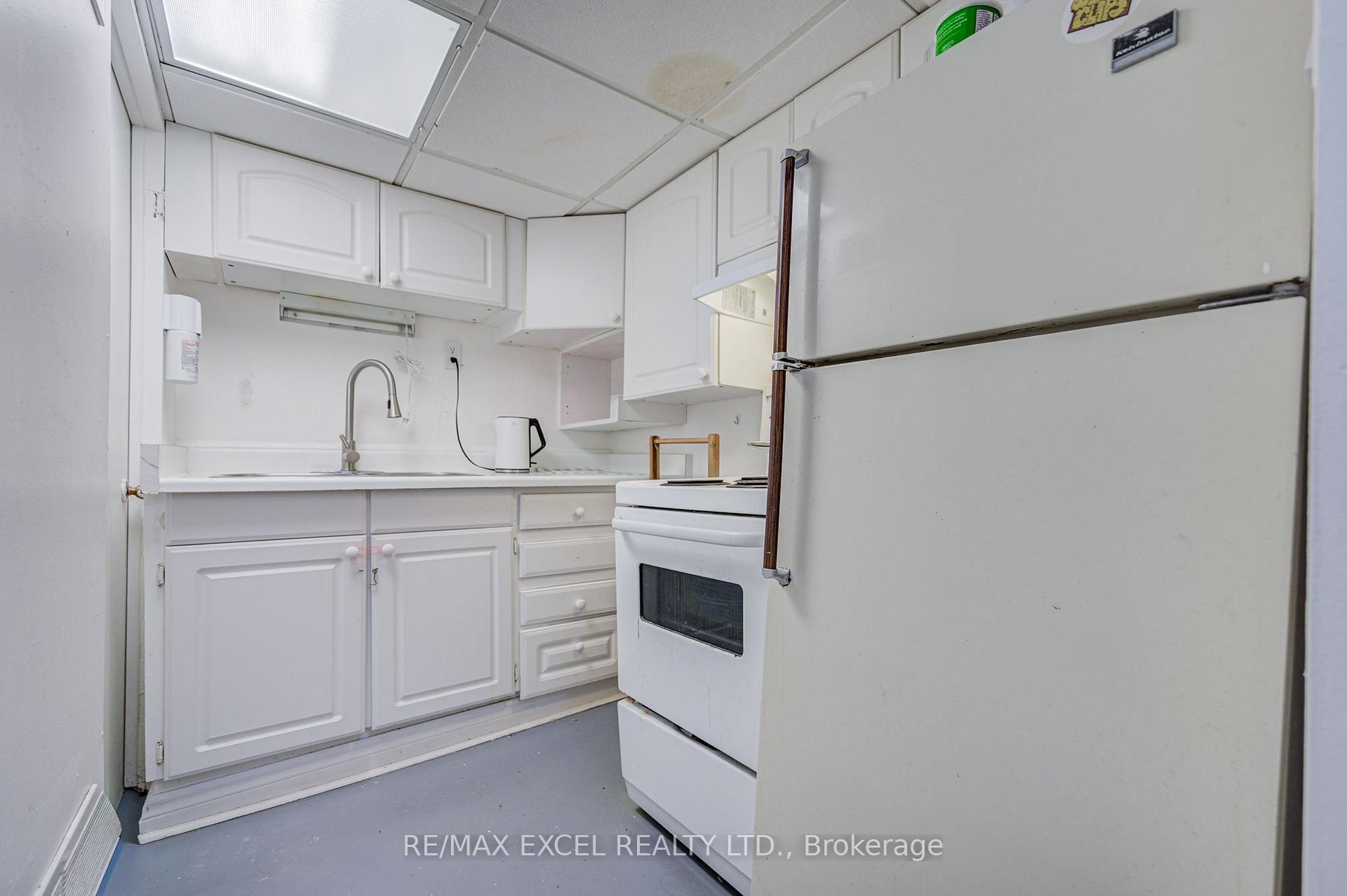 Photo 75 of 155 Edmonton Drive, North York, Pleasant View — HOMEH