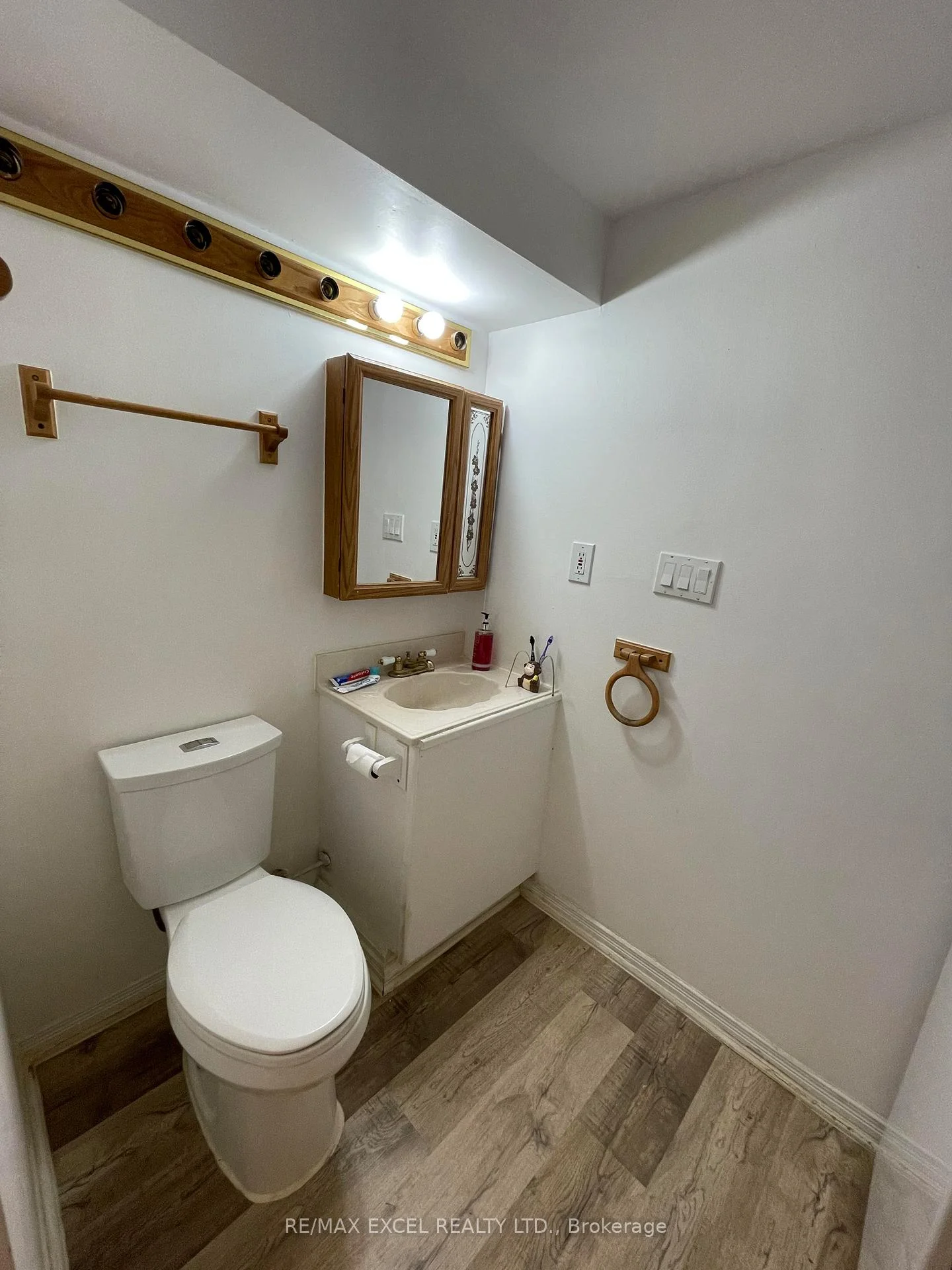 Photo 13 of 155 Edmonton Drive, North York, Pleasant View — HOMEH
