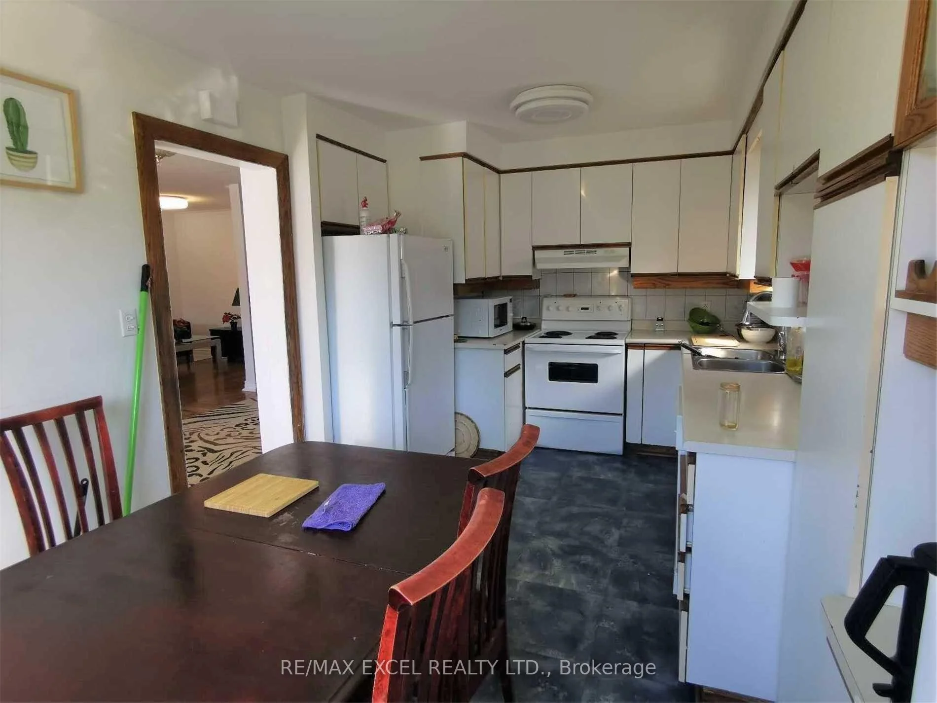 Photo 15 of 155 Edmonton Drive, North York, Pleasant View — HOMEH