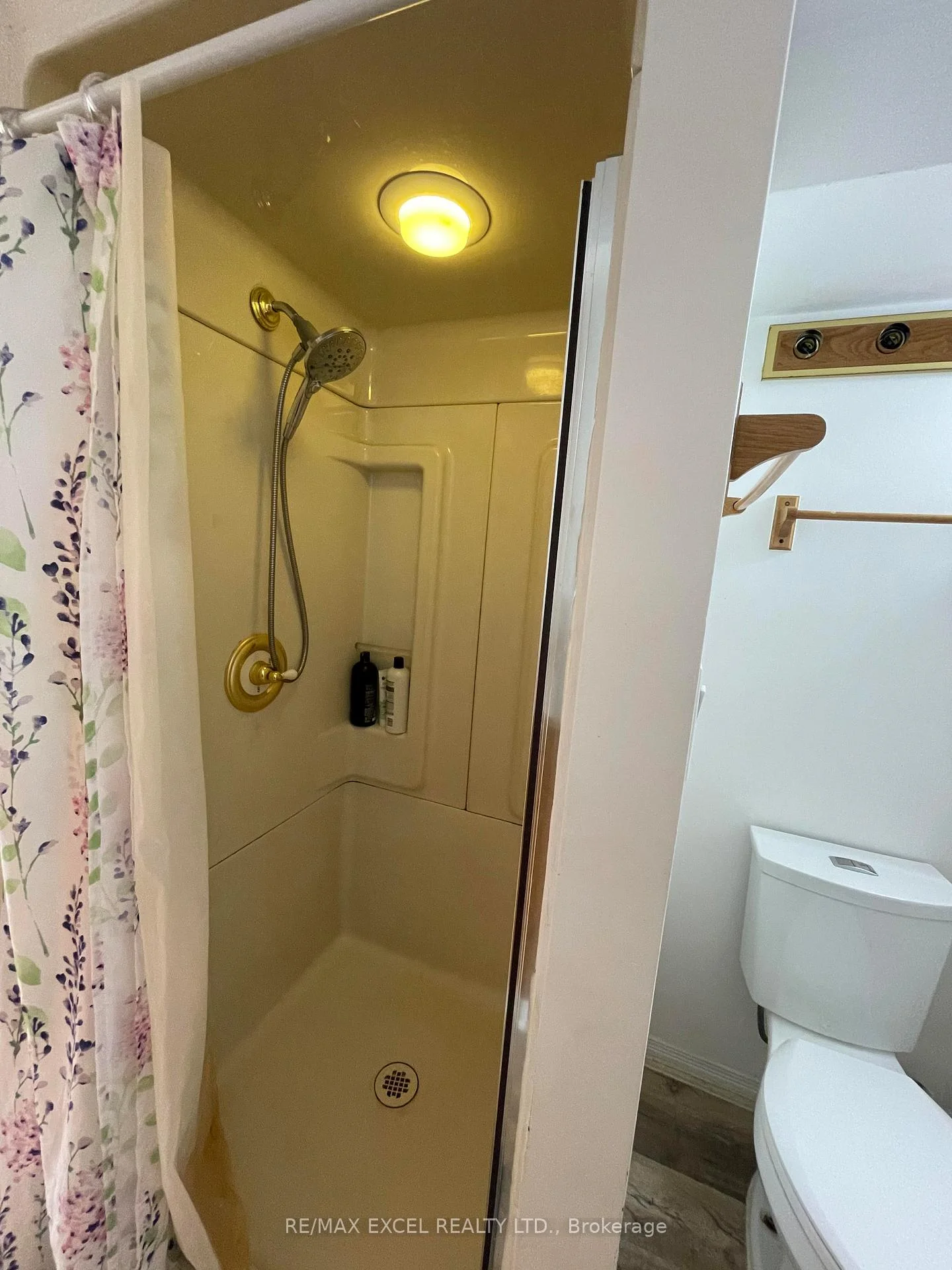 Photo 23 of 155 Edmonton Drive, North York, Pleasant View — HOMEH