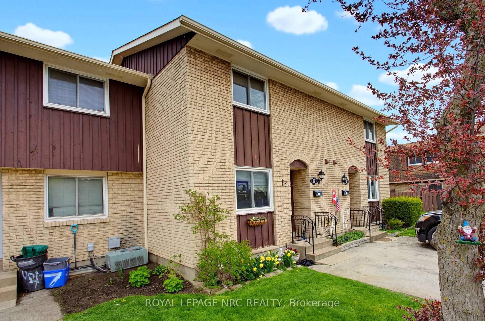 Photo 2 of Unit 8, 50 Lakeshore Road, St. Catharines, Lakeport — HOMEH