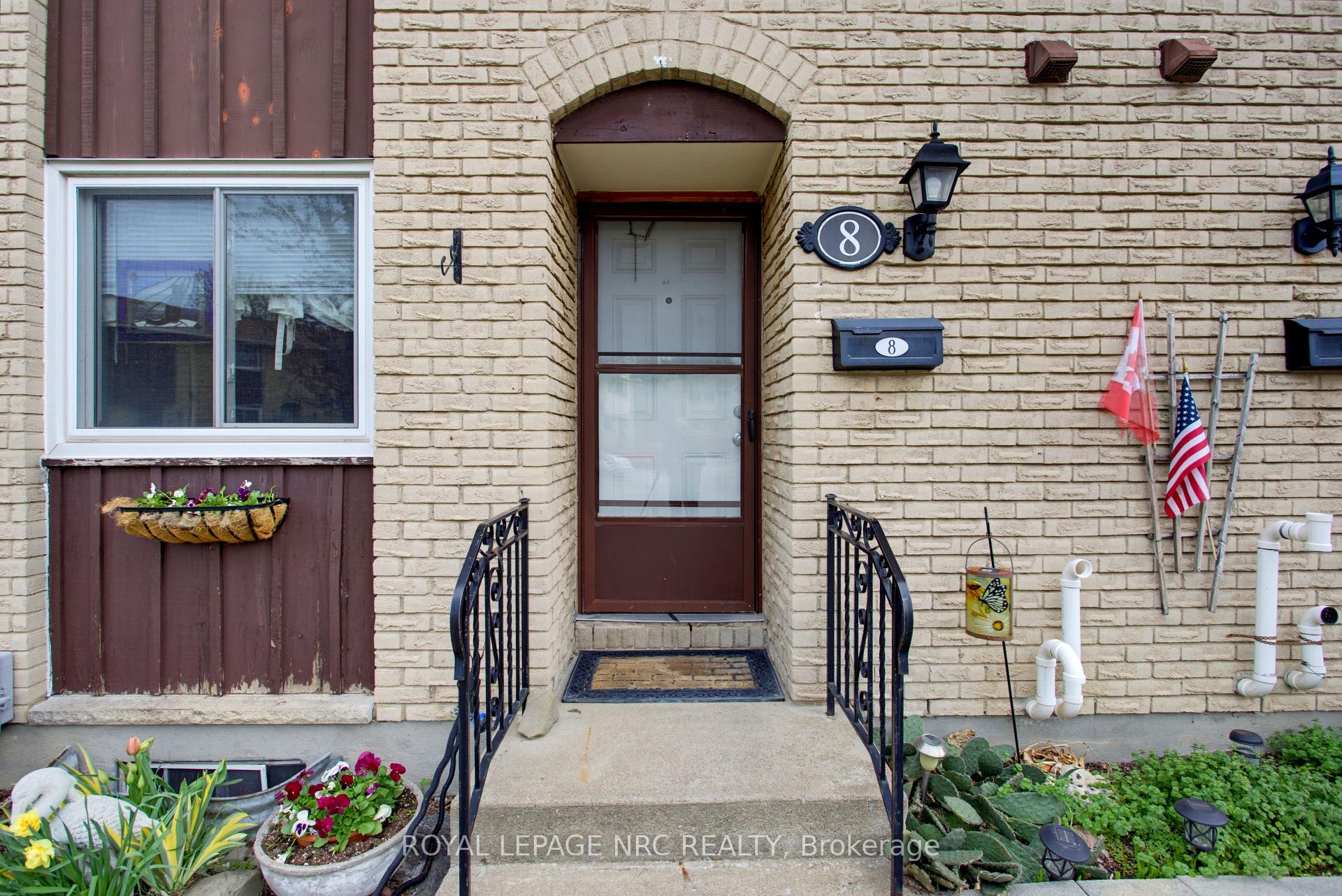 Photo 4 of Unit 8, 50 Lakeshore Road, St. Catharines, Lakeport — HOMEH
