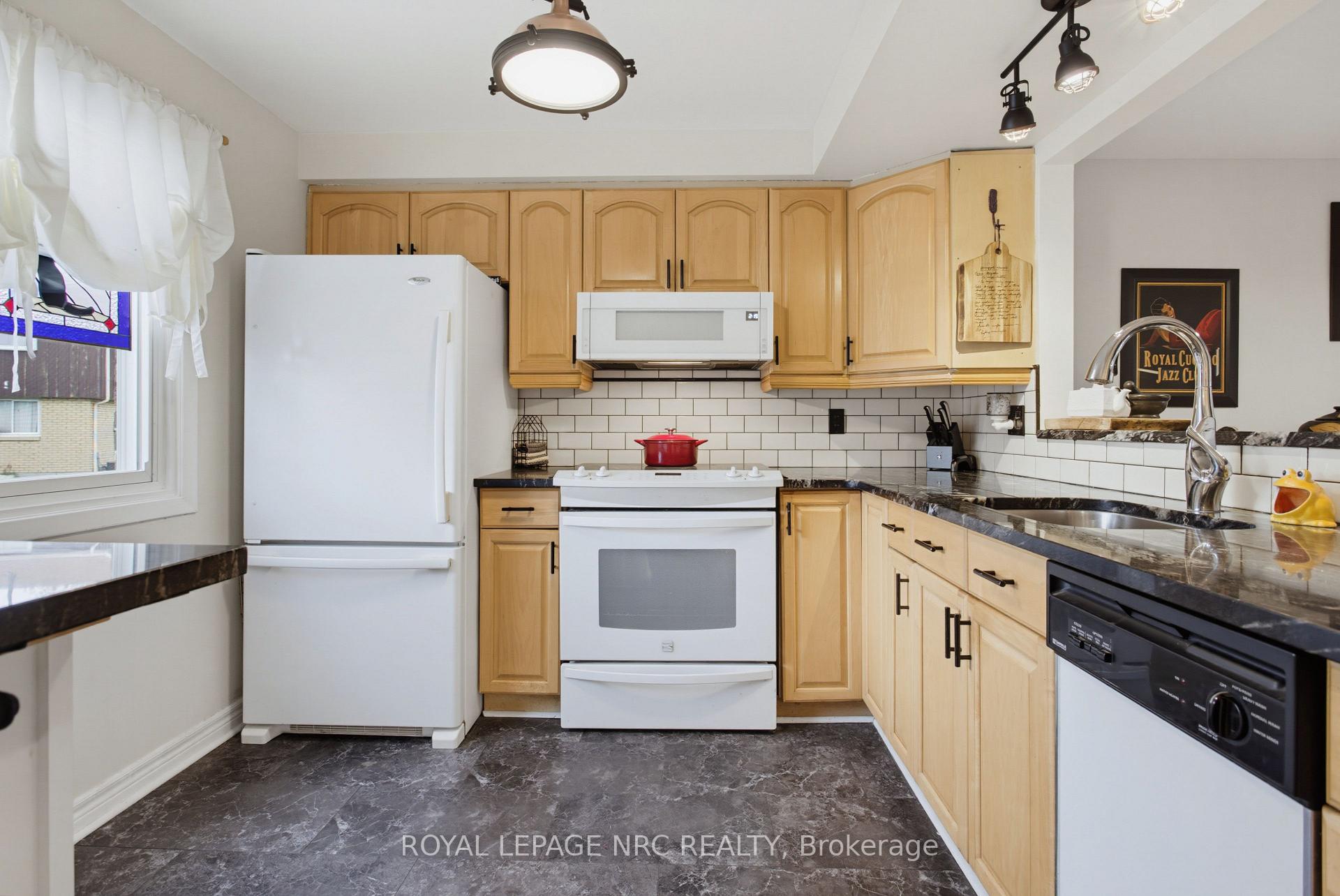 Photo 6 of Unit 8, 50 Lakeshore Road, St. Catharines, Lakeport — HOMEH