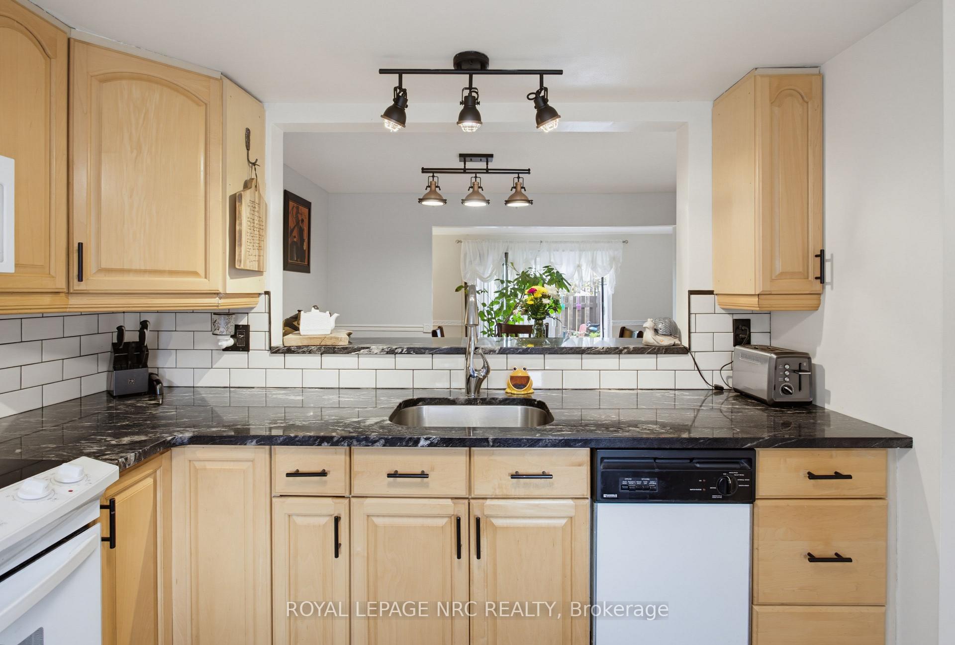 Photo 7 of Unit 8, 50 Lakeshore Road, St. Catharines, Lakeport — HOMEH