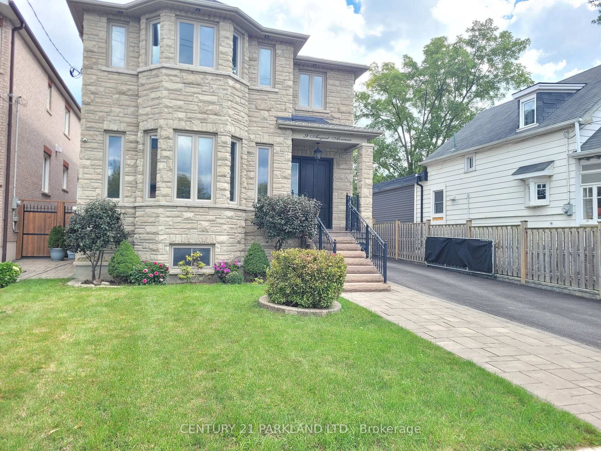 Photo 2 of 9 August Avenue, Scarborough, Oakridge — HOMEH