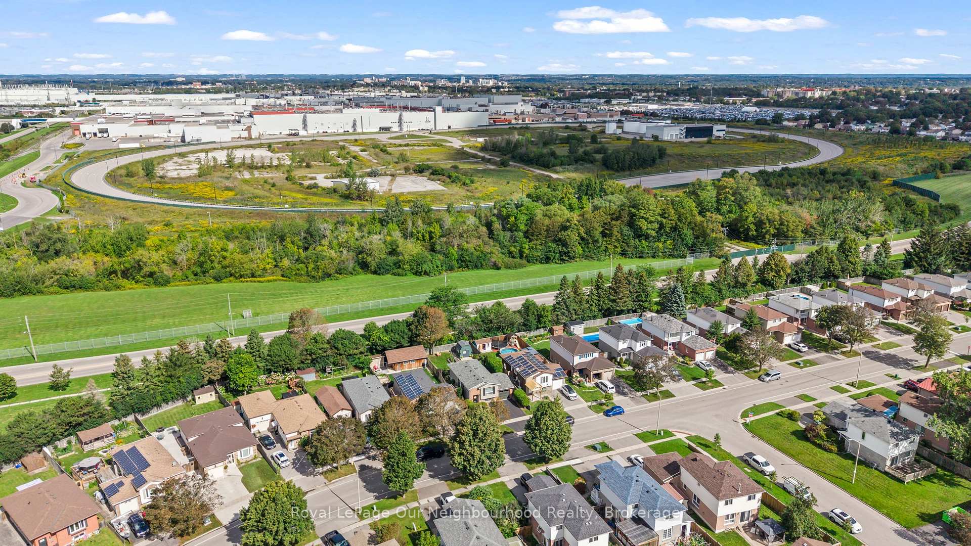 Photo 10 of 990 Renaissance Drive, Oshawa, Lakeview — HOMEH