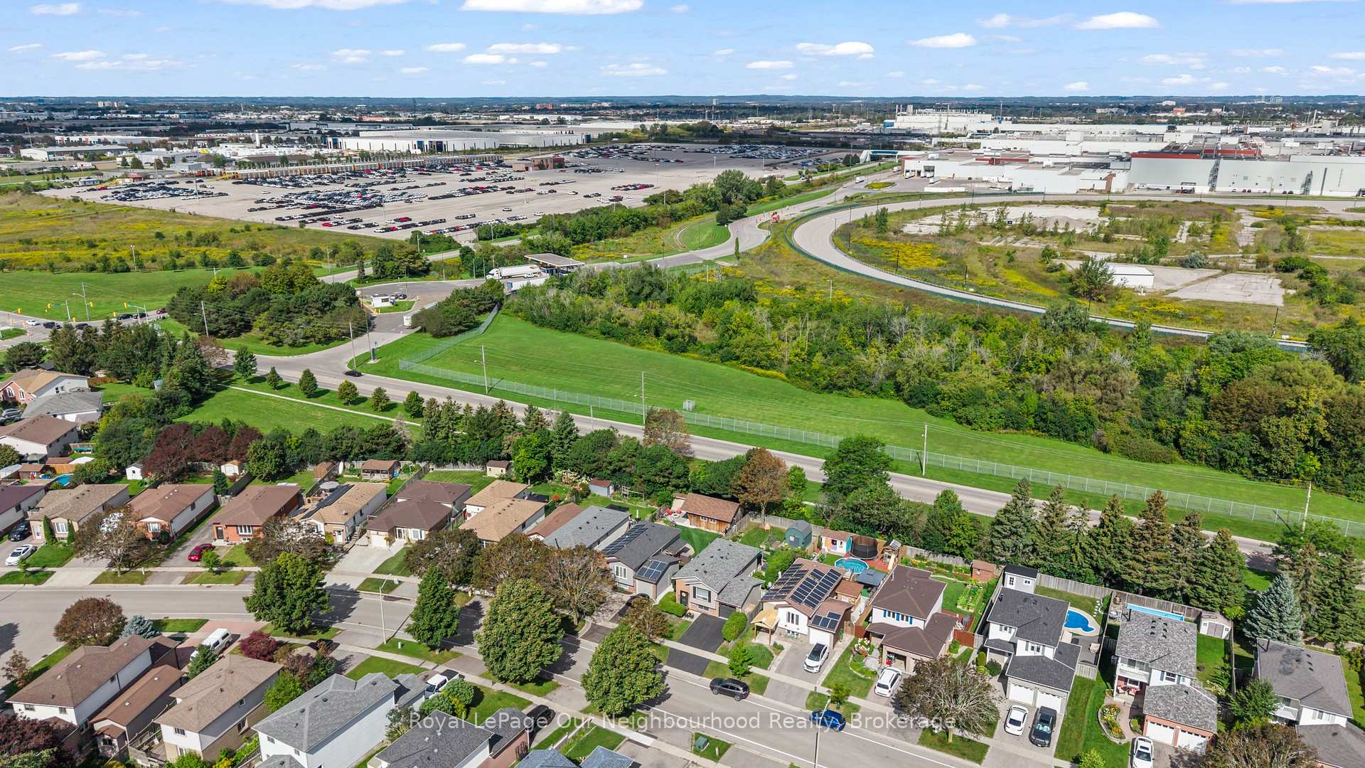 Photo 11 of 990 Renaissance Drive, Oshawa, Lakeview — HOMEH