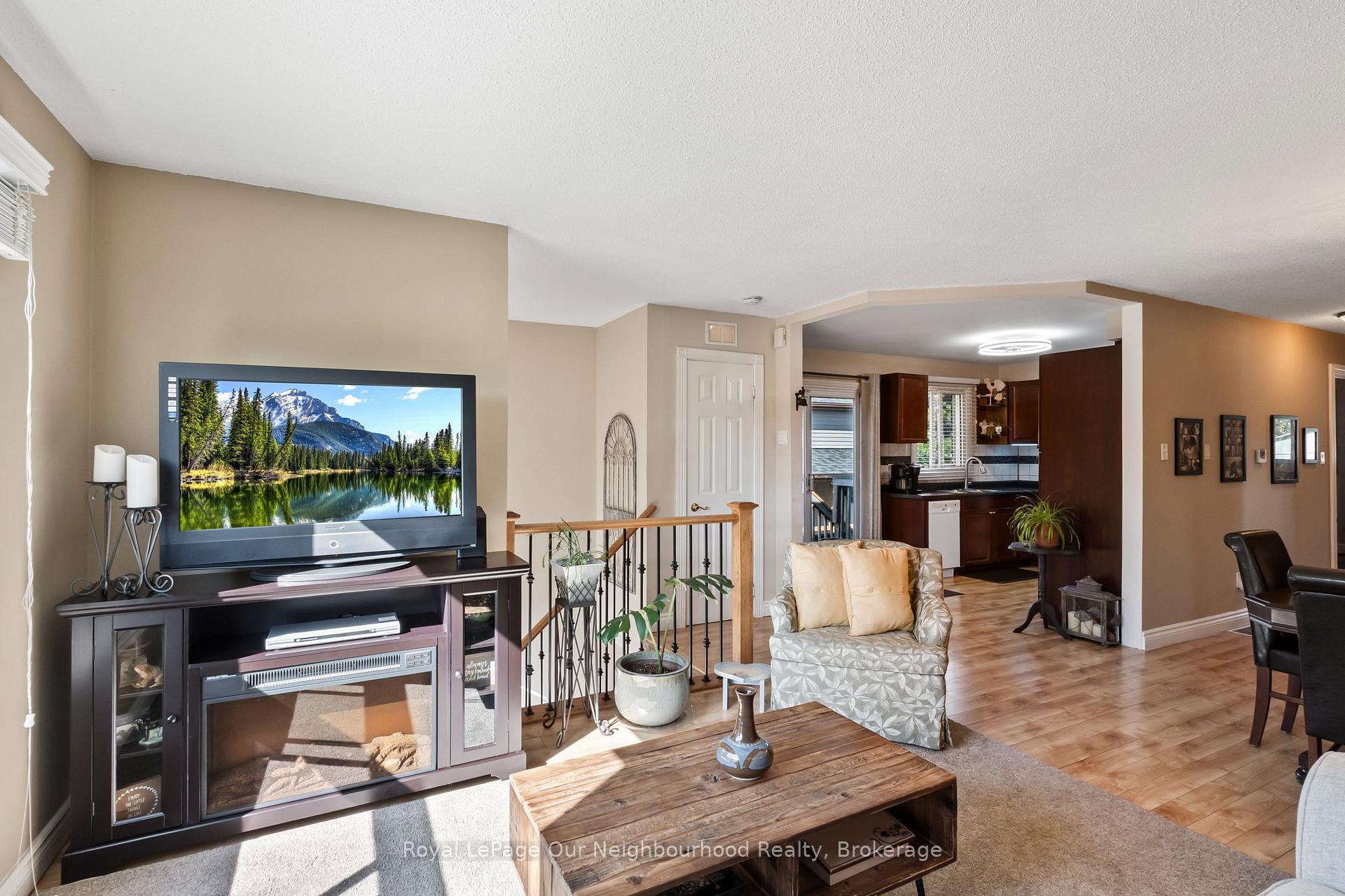 Photo 16 of 990 Renaissance Drive, Oshawa, Lakeview — HOMEH