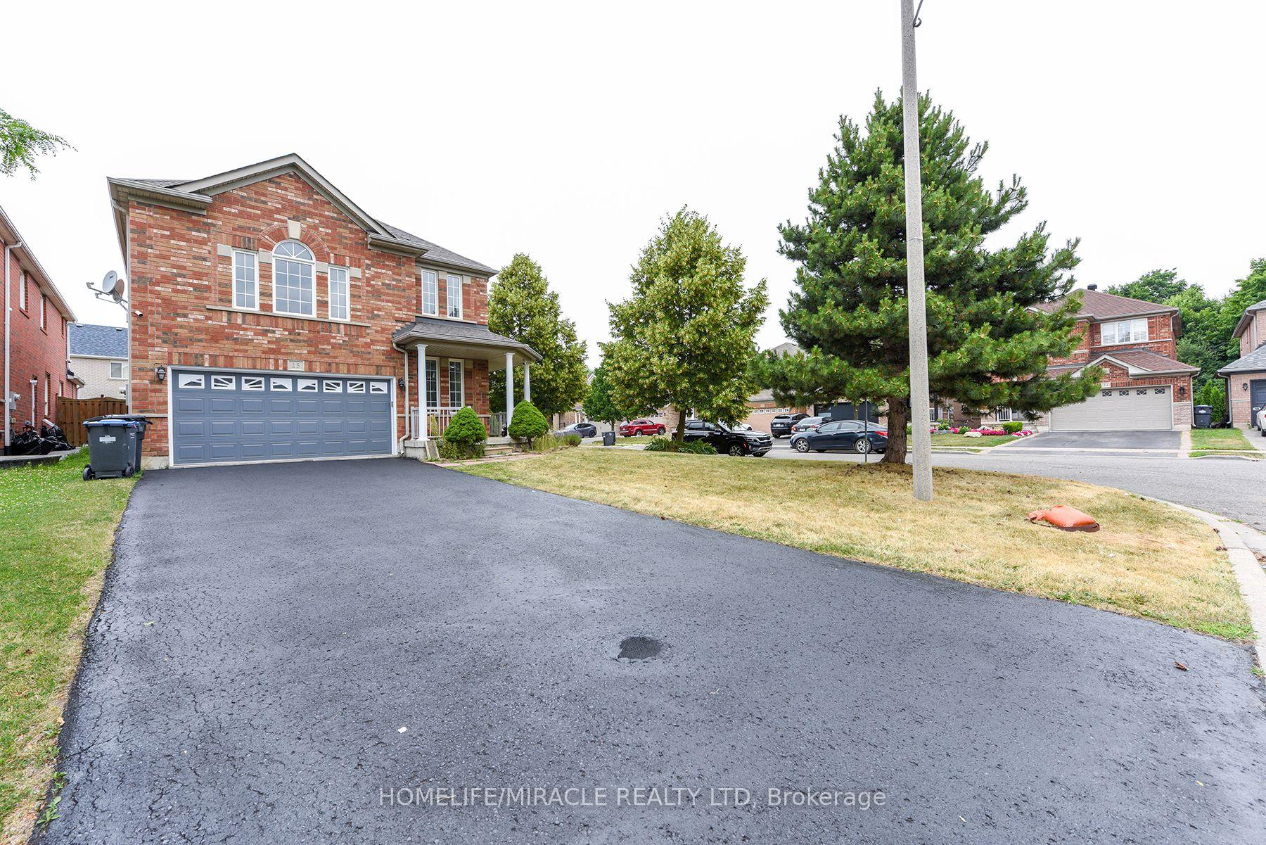 Photo 2 of 25 Blackcherry Lane, Brampton, Sandringham-Wellington — HOMEH