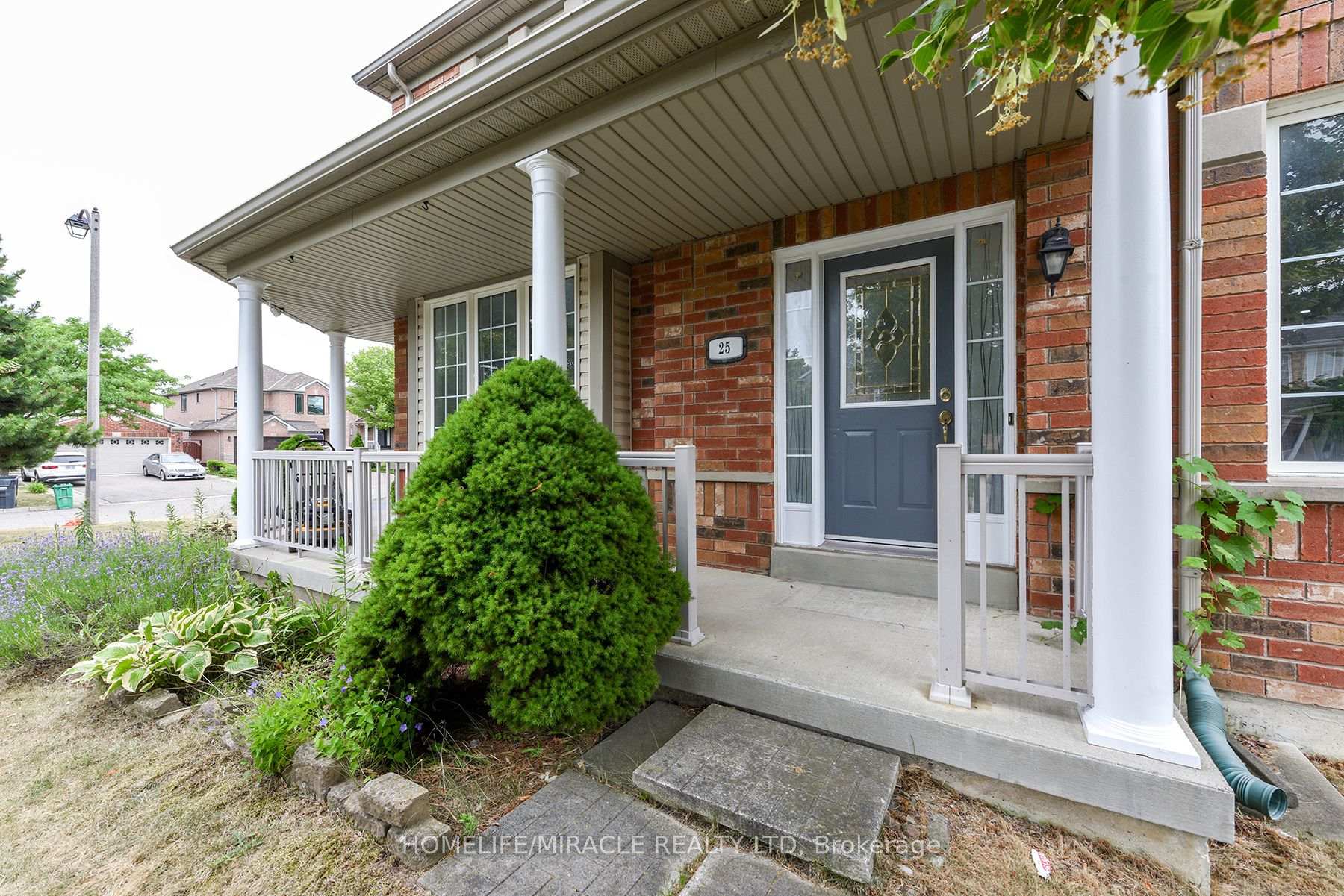 Photo 3 of 25 Blackcherry Lane, Brampton, Sandringham-Wellington — HOMEH