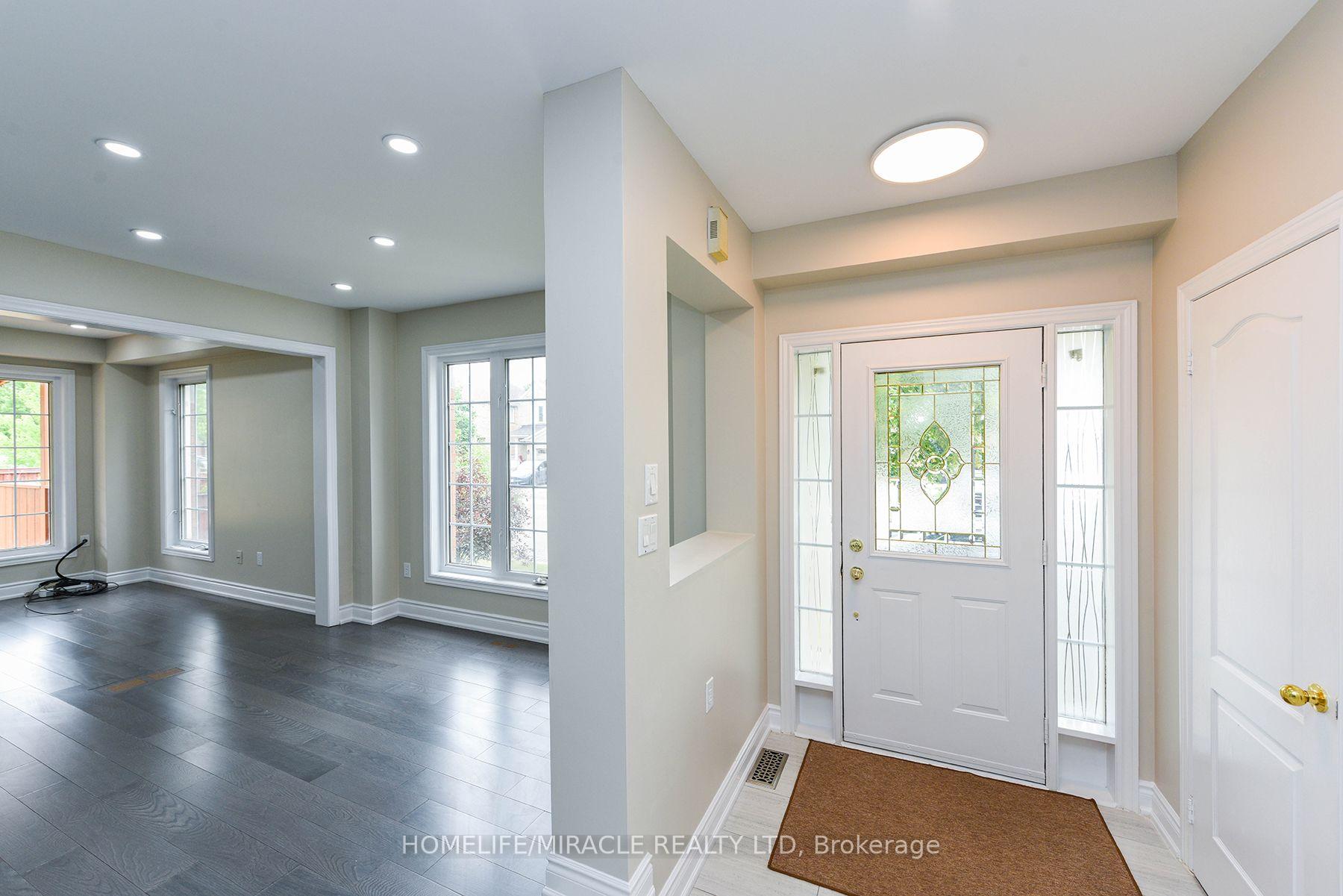 Photo 5 of 25 Blackcherry Lane, Brampton, Sandringham-Wellington — HOMEH