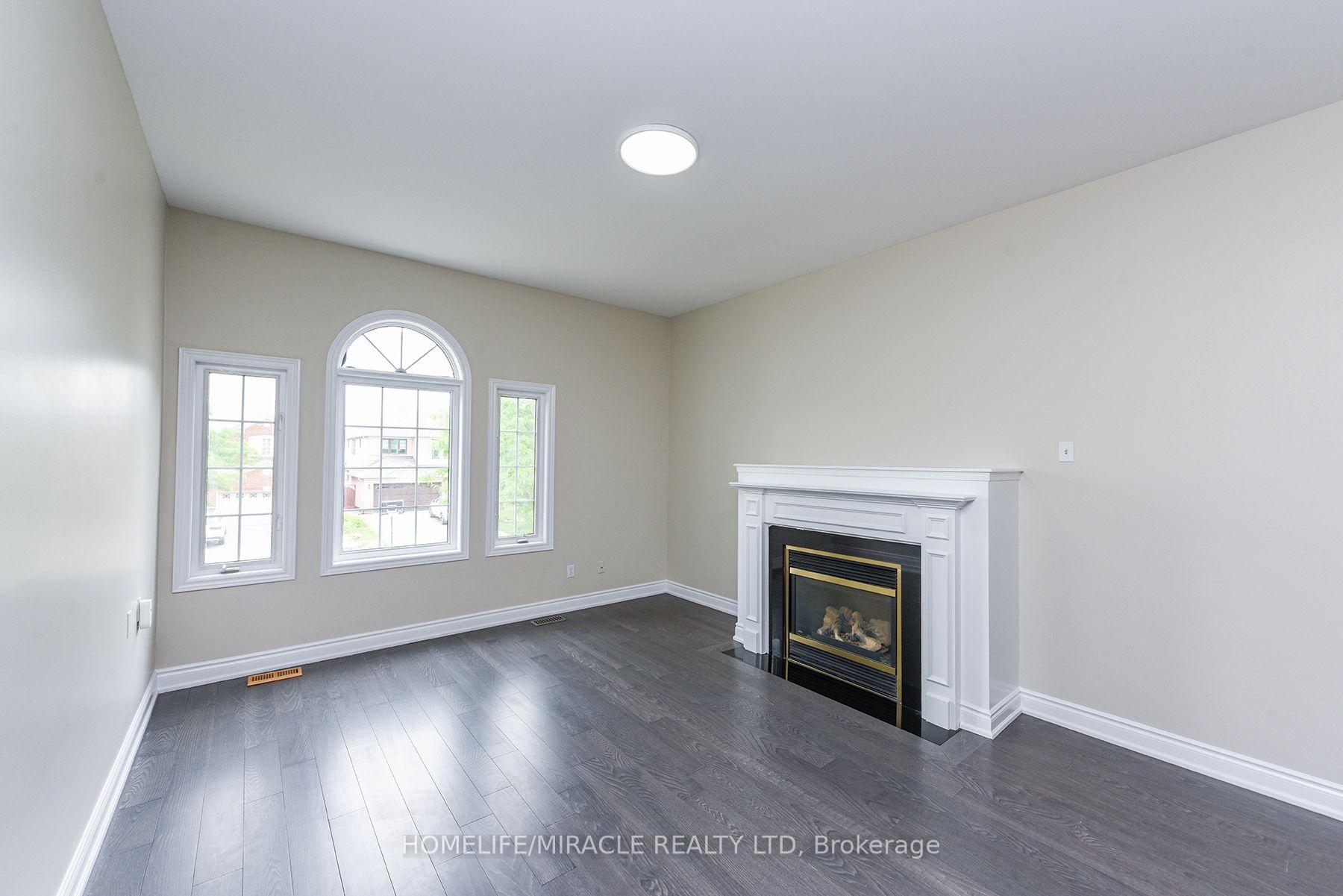 Photo 10 of 25 Blackcherry Lane, Brampton, Sandringham-Wellington — HOMEH
