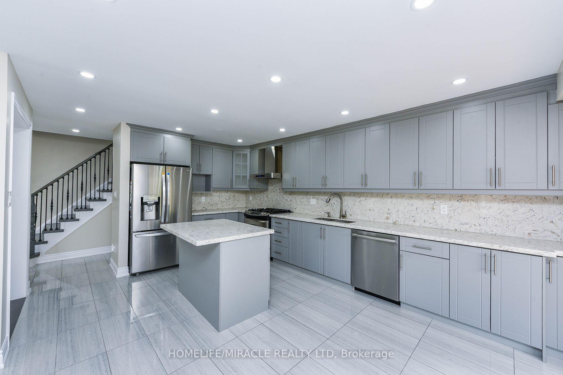 Photo 11 of 25 Blackcherry Lane, Brampton, Sandringham-Wellington — HOMEH