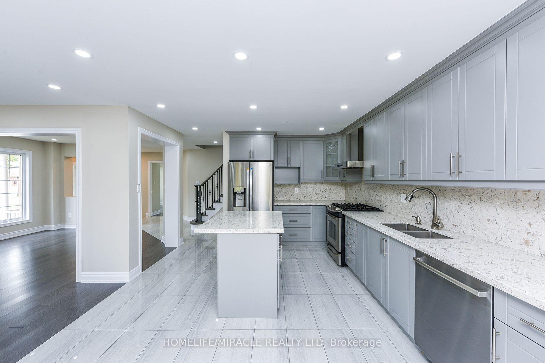 Photo 12 of 25 Blackcherry Lane, Brampton, Sandringham-Wellington — HOMEH