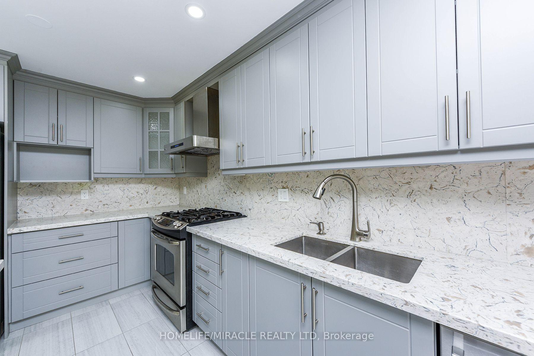 Photo 13 of 25 Blackcherry Lane, Brampton, Sandringham-Wellington — HOMEH