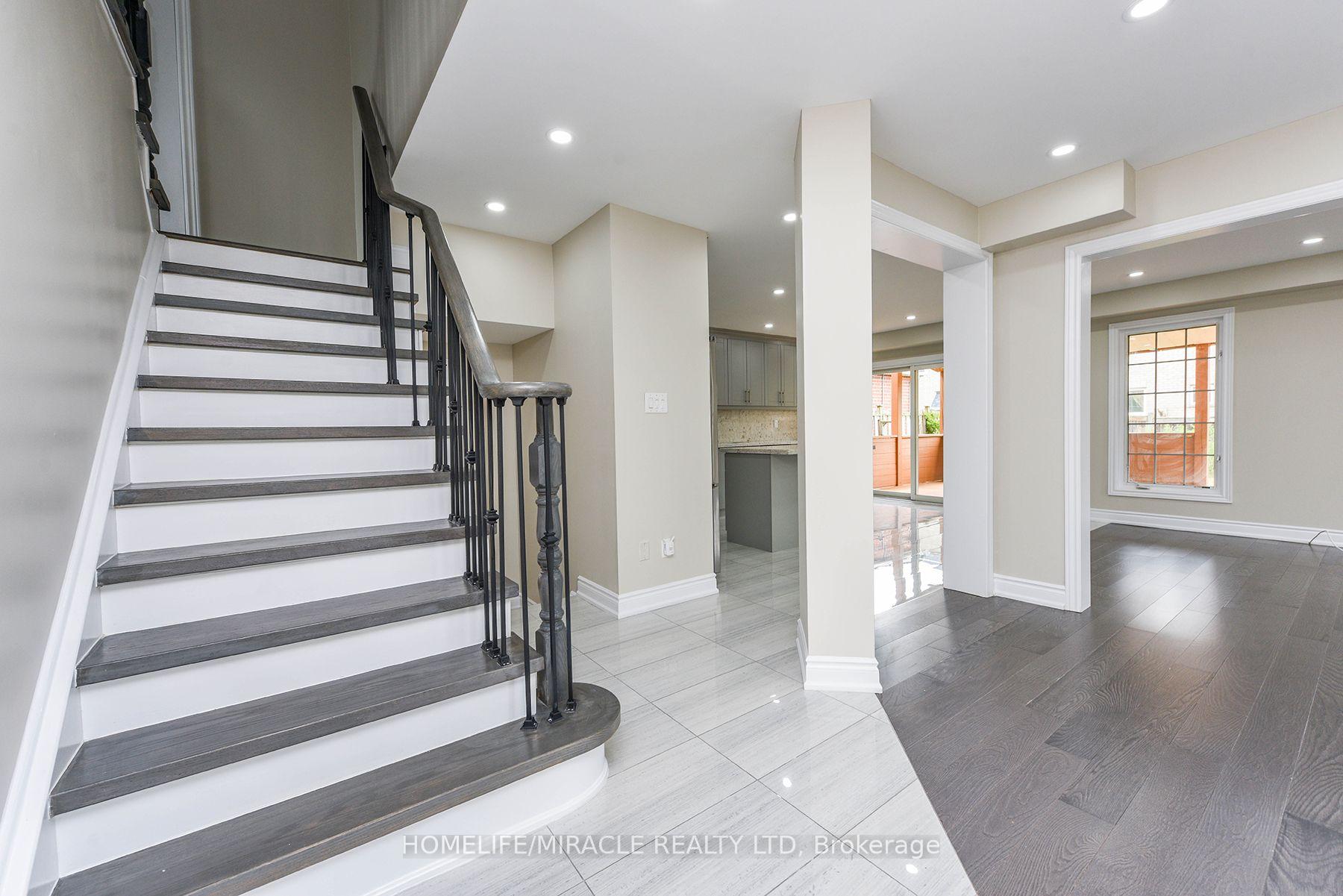 Photo 15 of 25 Blackcherry Lane, Brampton, Sandringham-Wellington — HOMEH