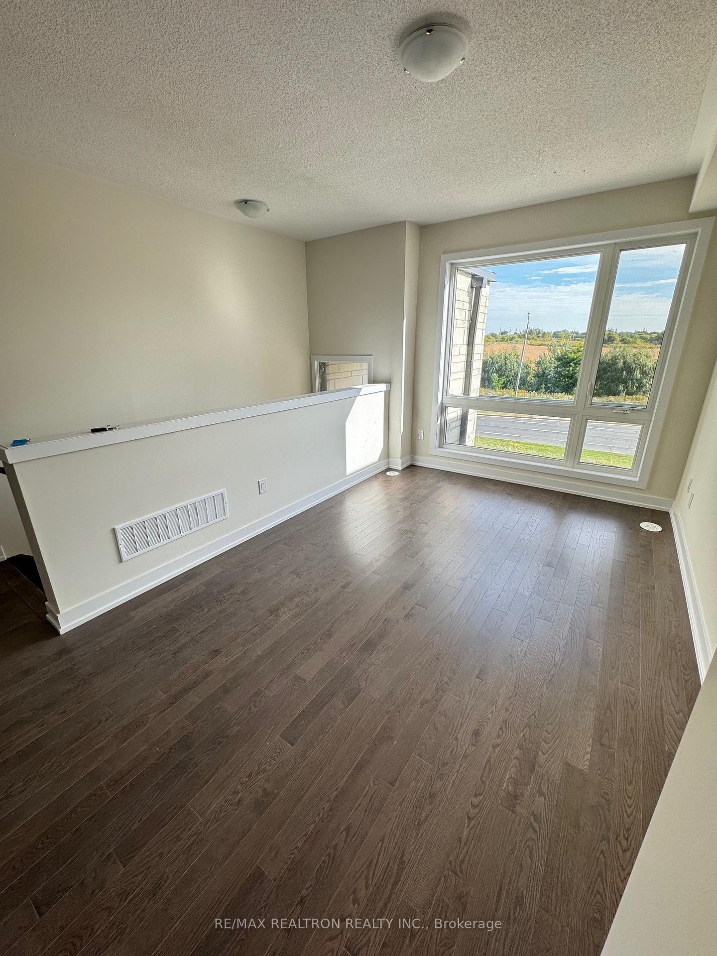 Photo 24 of 43 Mikayla Lane, Markham, Cornell — HOMEH