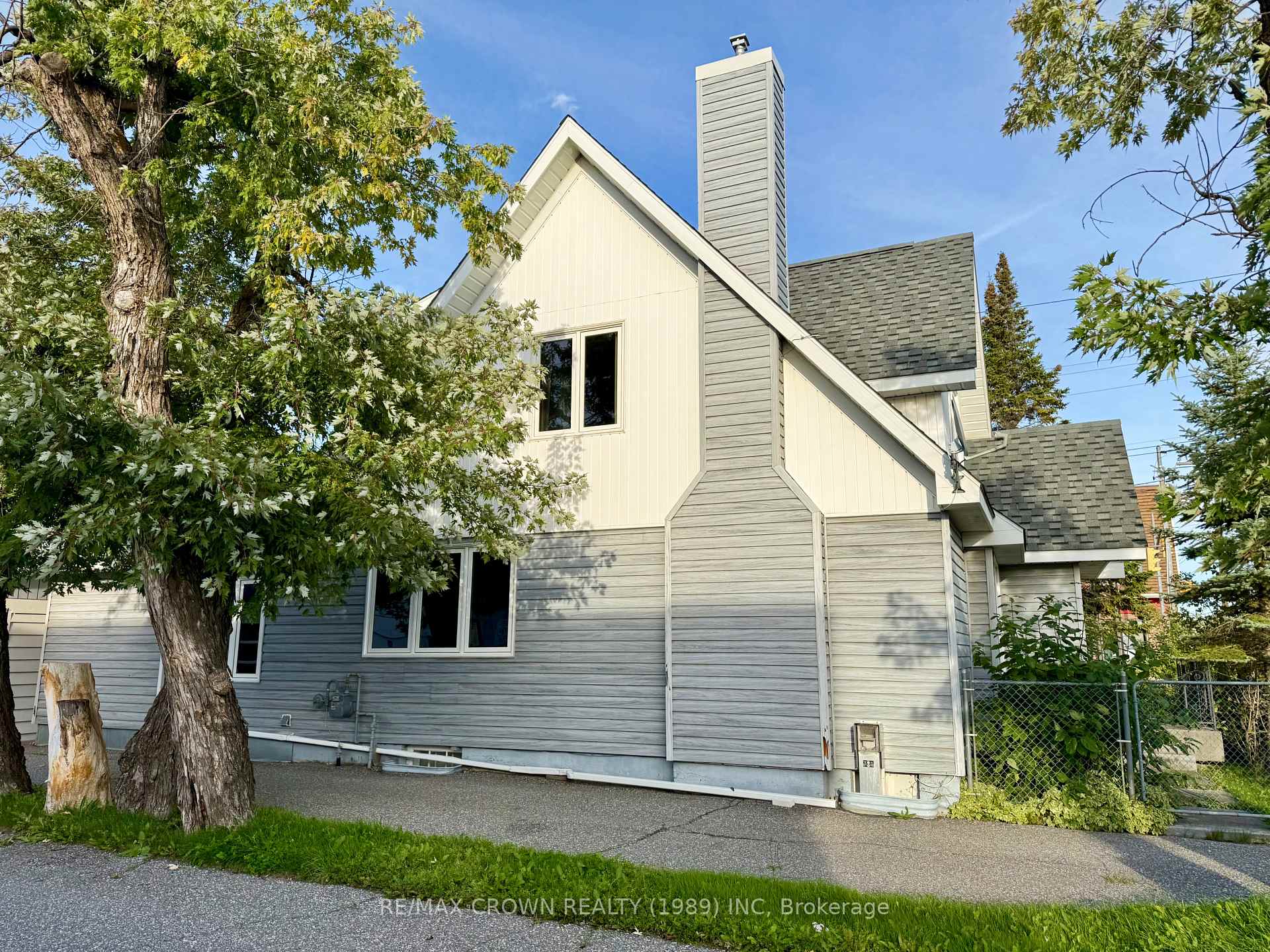 Photo 10 of 900 Prince Street, Hearst — HOMEH