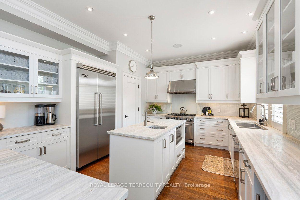 Photo 13 of 99 Dunedin Drive, Etobicoke, Kingsway South — HOMEH