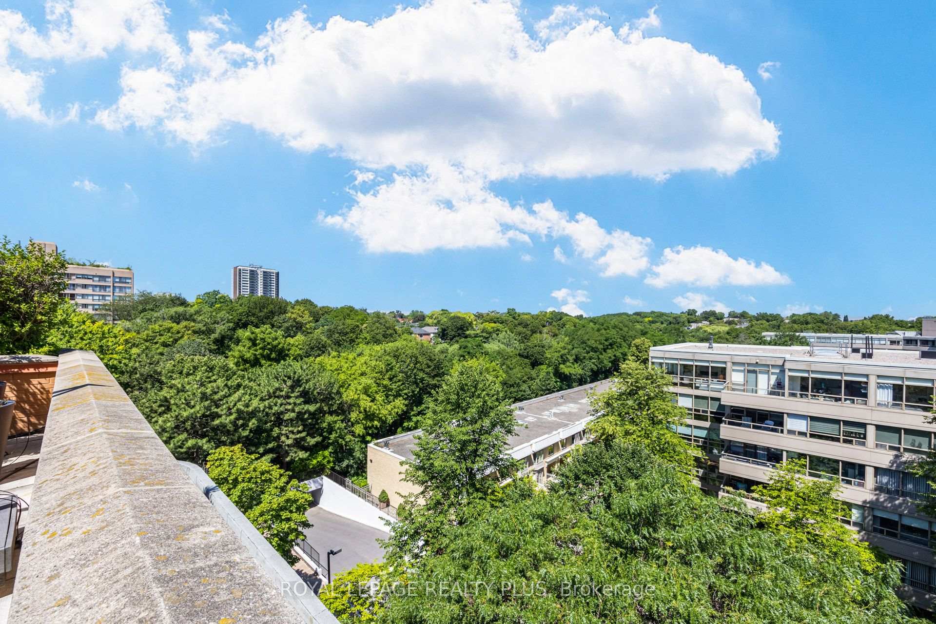 Photo 3 of Unit 704, 260 Heath Street W, Toronto, Forest Hill South — HOMEH