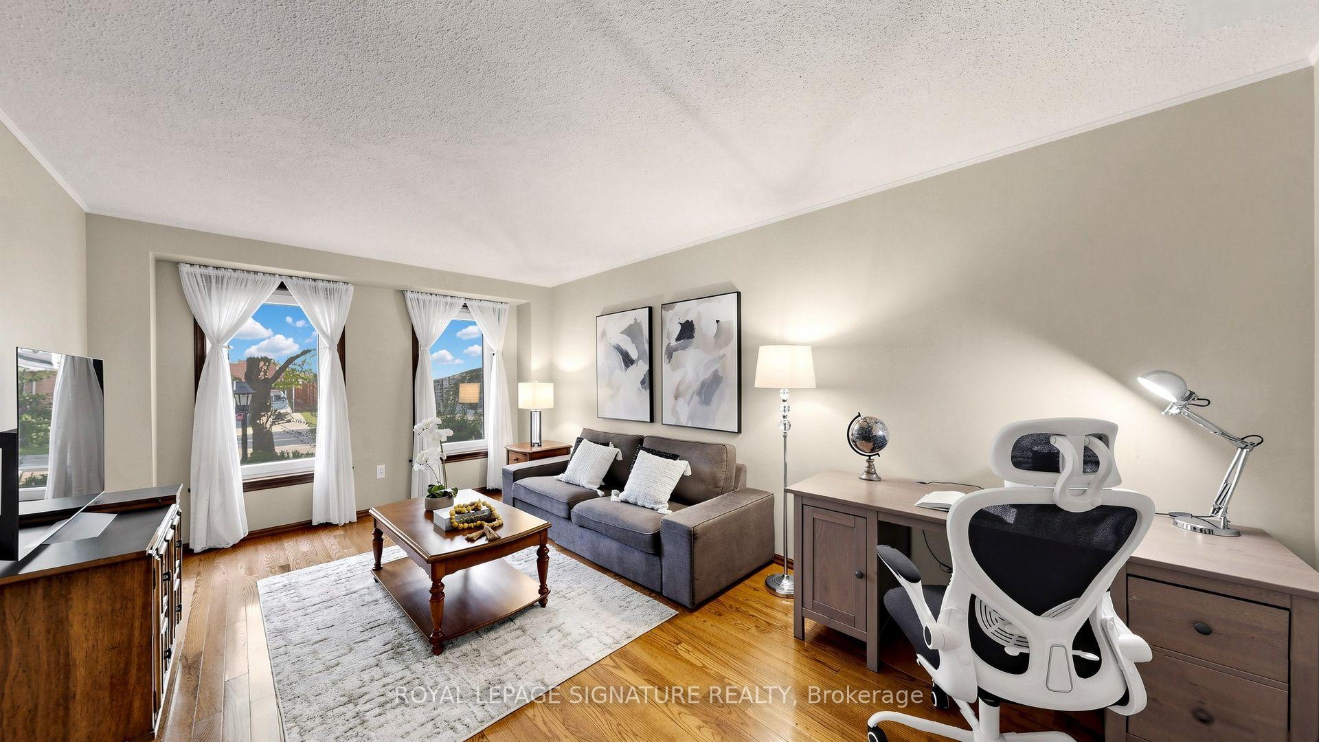 Photo 3 of 16 Meyer Circle, Markham, Markham Village — HOMEH