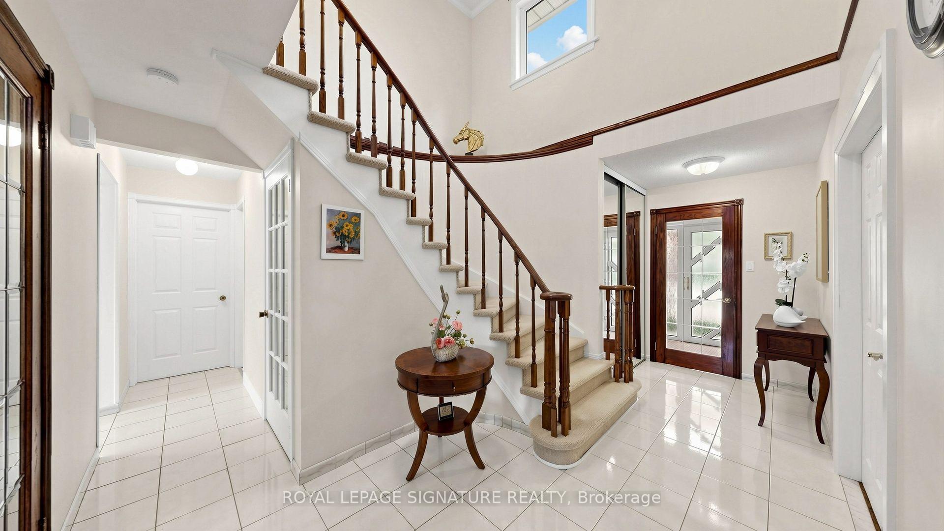 Photo 9 of 16 Meyer Circle, Markham, Markham Village — HOMEH