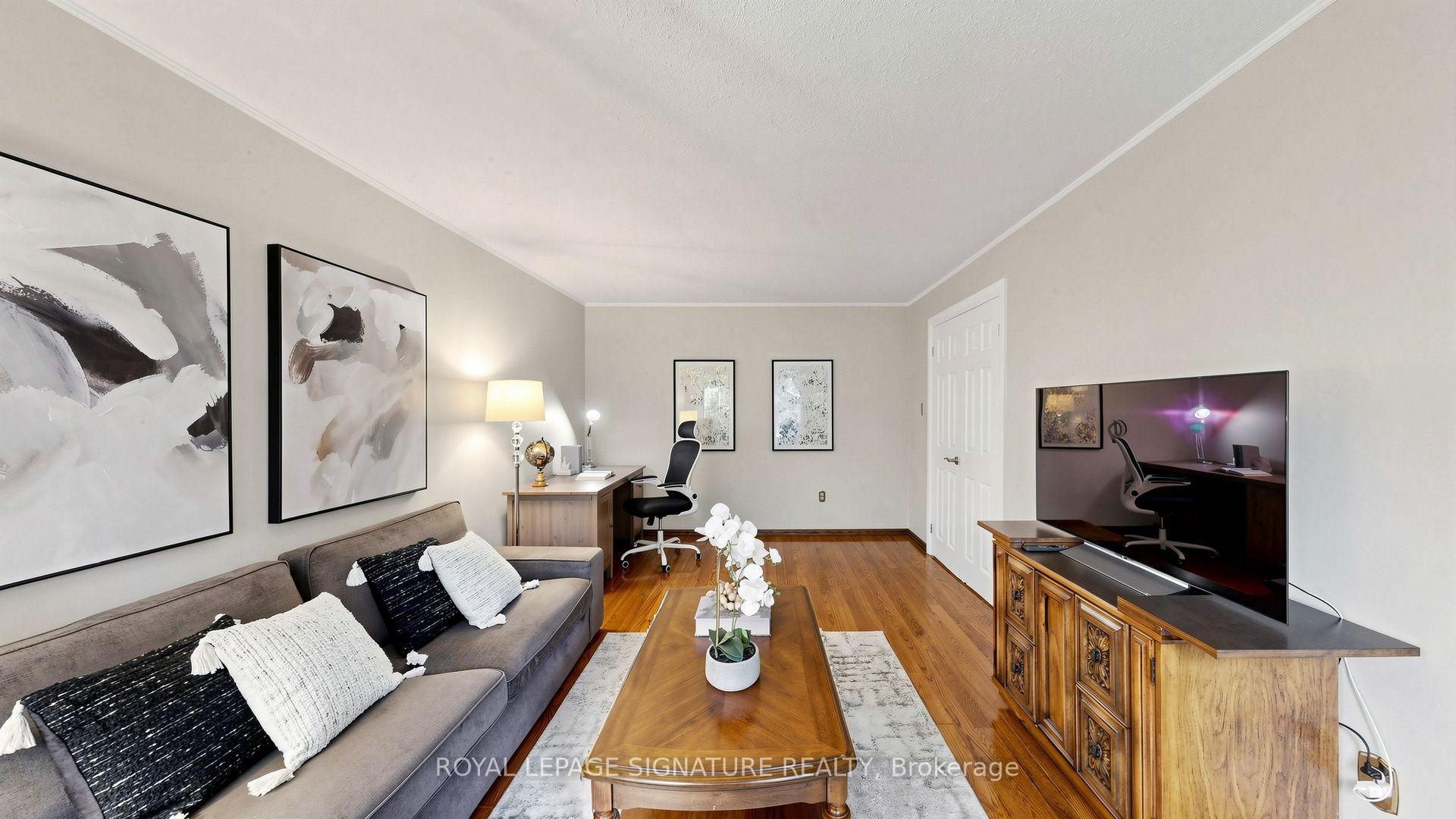 Photo 5 of 16 Meyer Circle, Markham, Markham Village — HOMEH